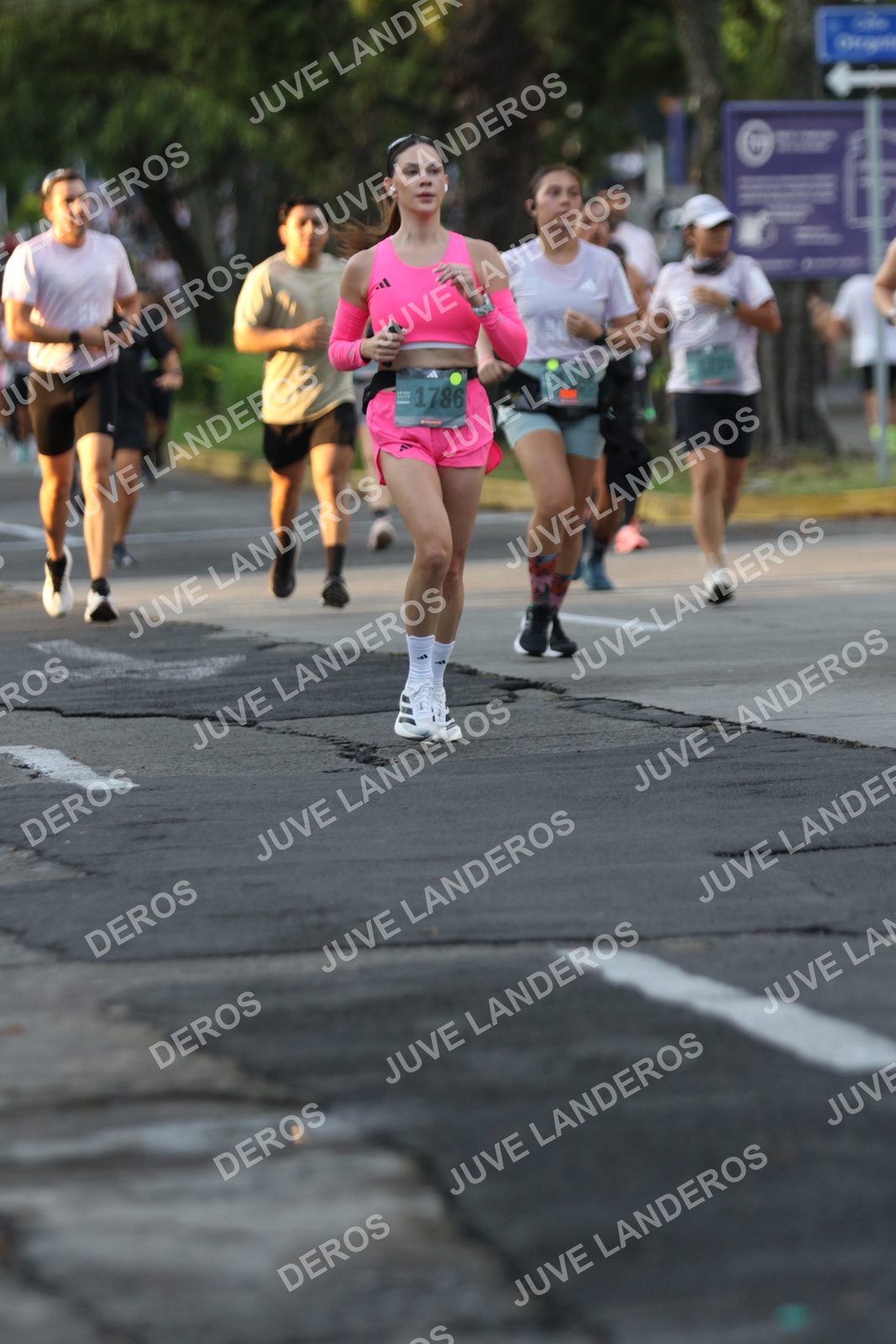 Foto de ADIDAS SPLITS GUADALAJARA 15K / 30K en Av. San Ignacio esquina Av. Ignacio L. Vallarta, Zapopan a las 07:12 · dorsal 1786