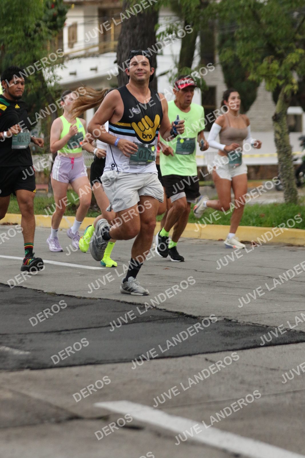 Foto de ADIDAS SPLITS GUADALAJARA 15K / 30K en Av. San Ignacio esquina Av. Ignacio L. Vallarta, Zapopan a las 06:52 · dorsal 249, 250, 17