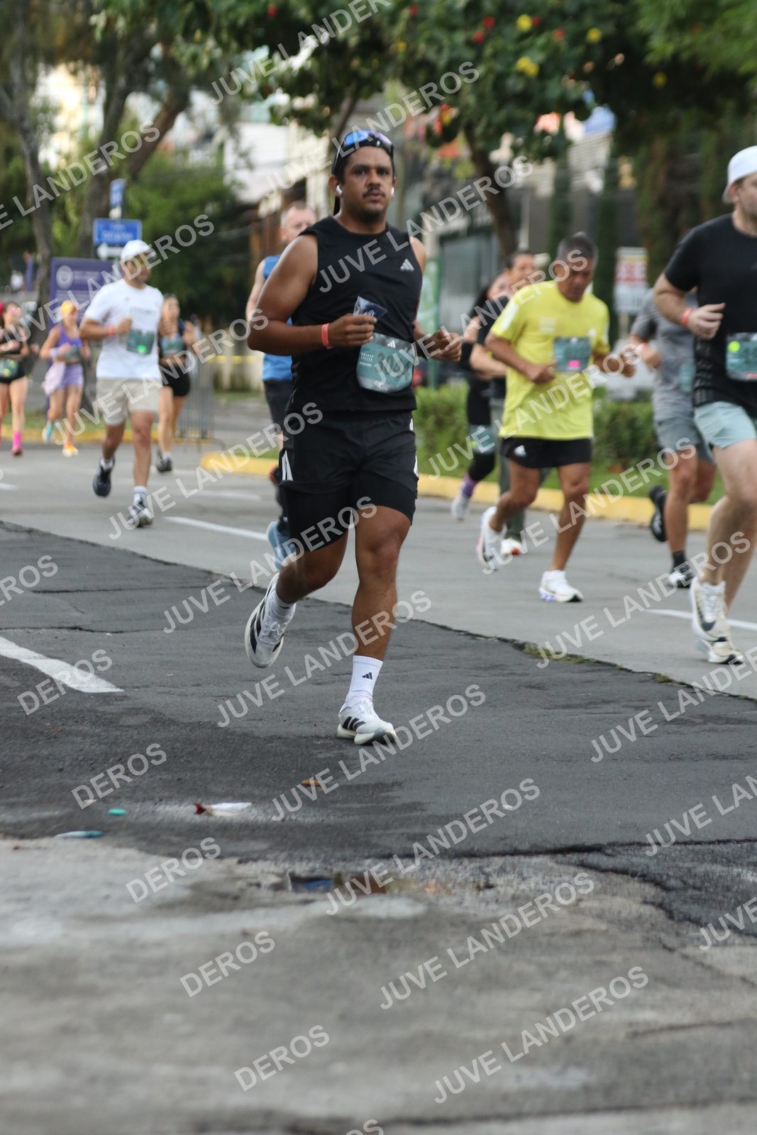 Foto de ADIDAS SPLITS GUADALAJARA 15K / 30K en Av. San Ignacio esquina Av. Ignacio L. Vallarta, Zapopan a las 07:04 · dorsal 3044