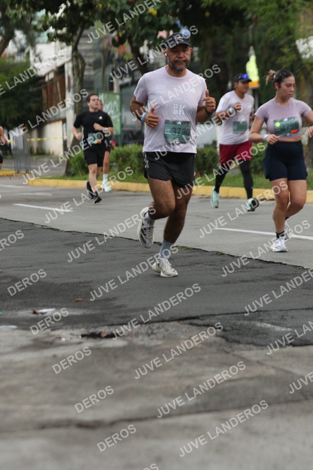 Foto de ADIDAS SPLITS GUADALAJARA 15K / 30K en Av. San Ignacio esquina Av. Ignacio L. Vallarta, Zapopan a las 06:56 · dorsal 3790