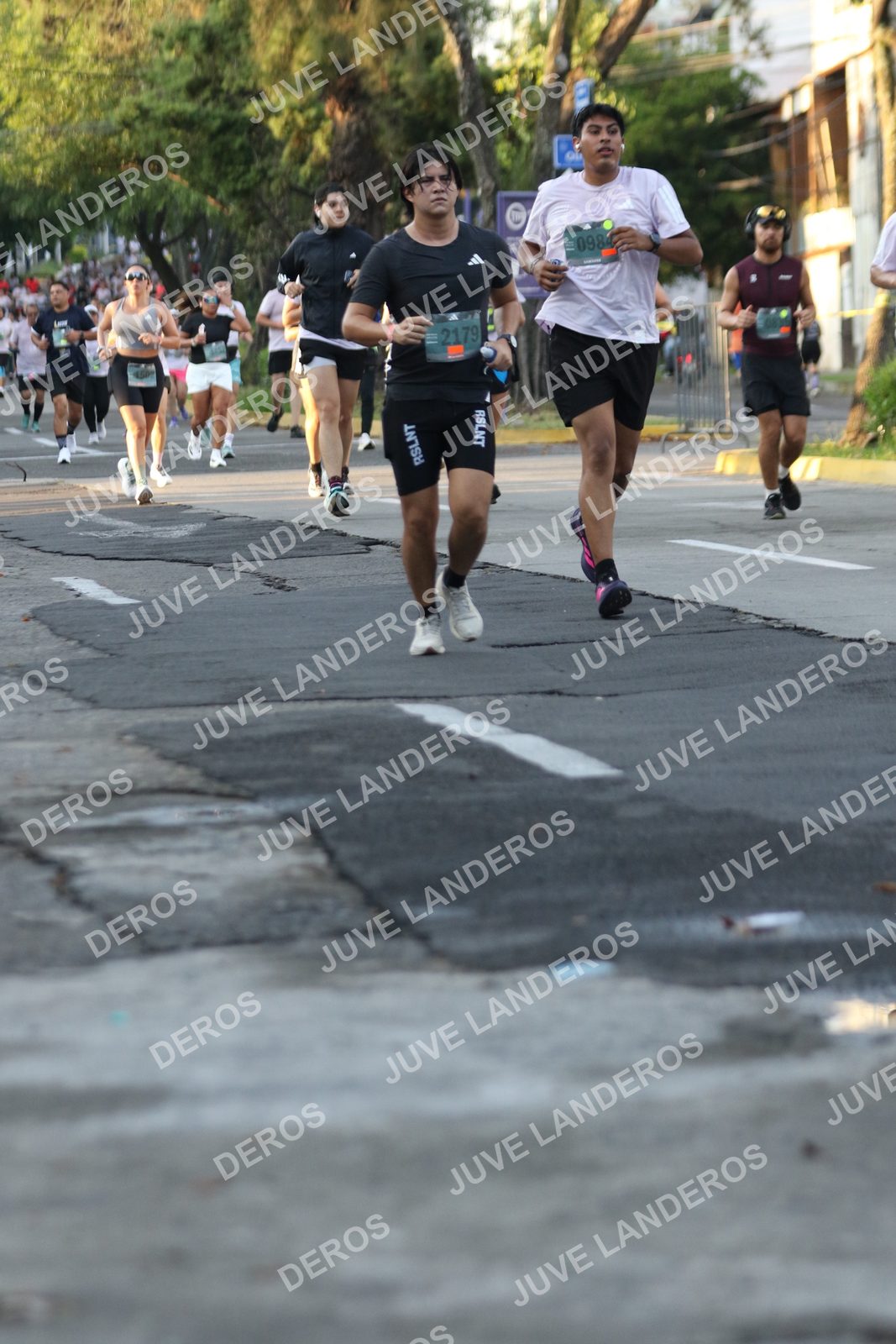 Foto de ADIDAS SPLITS GUADALAJARA 15K / 30K en Av. San Ignacio esquina Av. Ignacio L. Vallarta, Zapopan a las 07:17 · dorsal 2179, 984