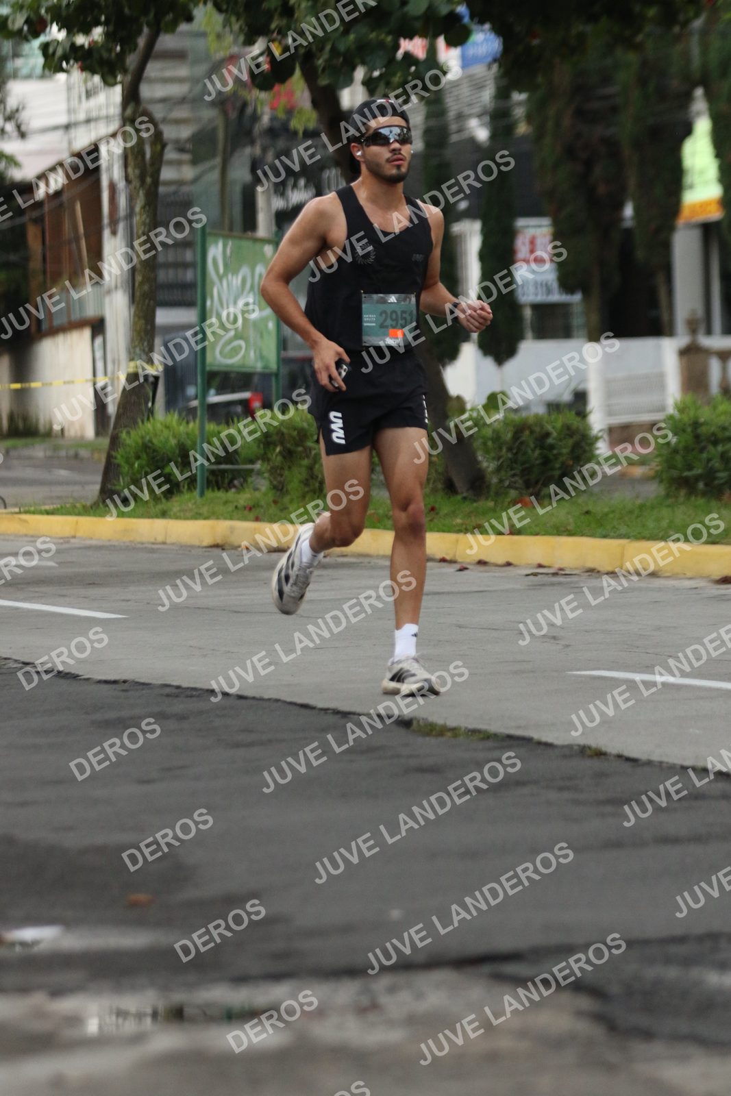 Foto de ADIDAS SPLITS GUADALAJARA 15K / 30K en Av. San Ignacio esquina Av. Ignacio L. Vallarta, Zapopan a las 06:55 · dorsal 2951