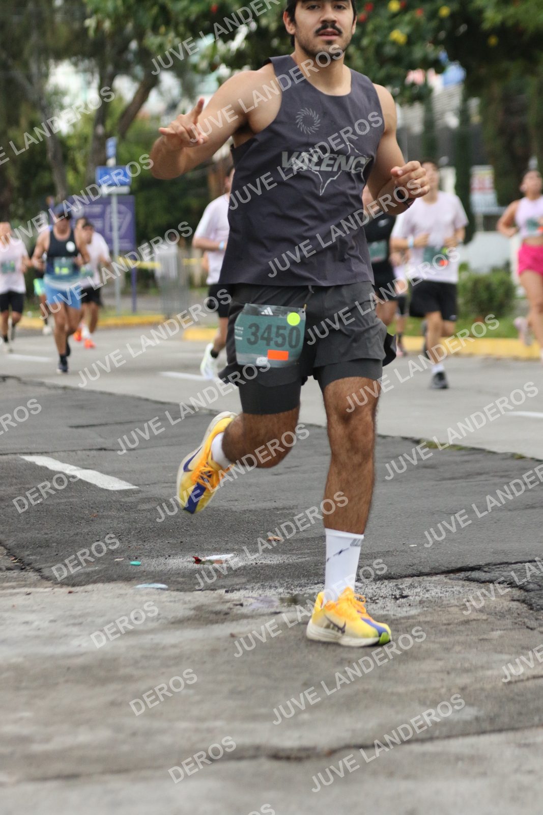Foto de ADIDAS SPLITS GUADALAJARA 15K / 30K en Av. San Ignacio esquina Av. Ignacio L. Vallarta, Zapopan a las 06:58 · dorsal 3450