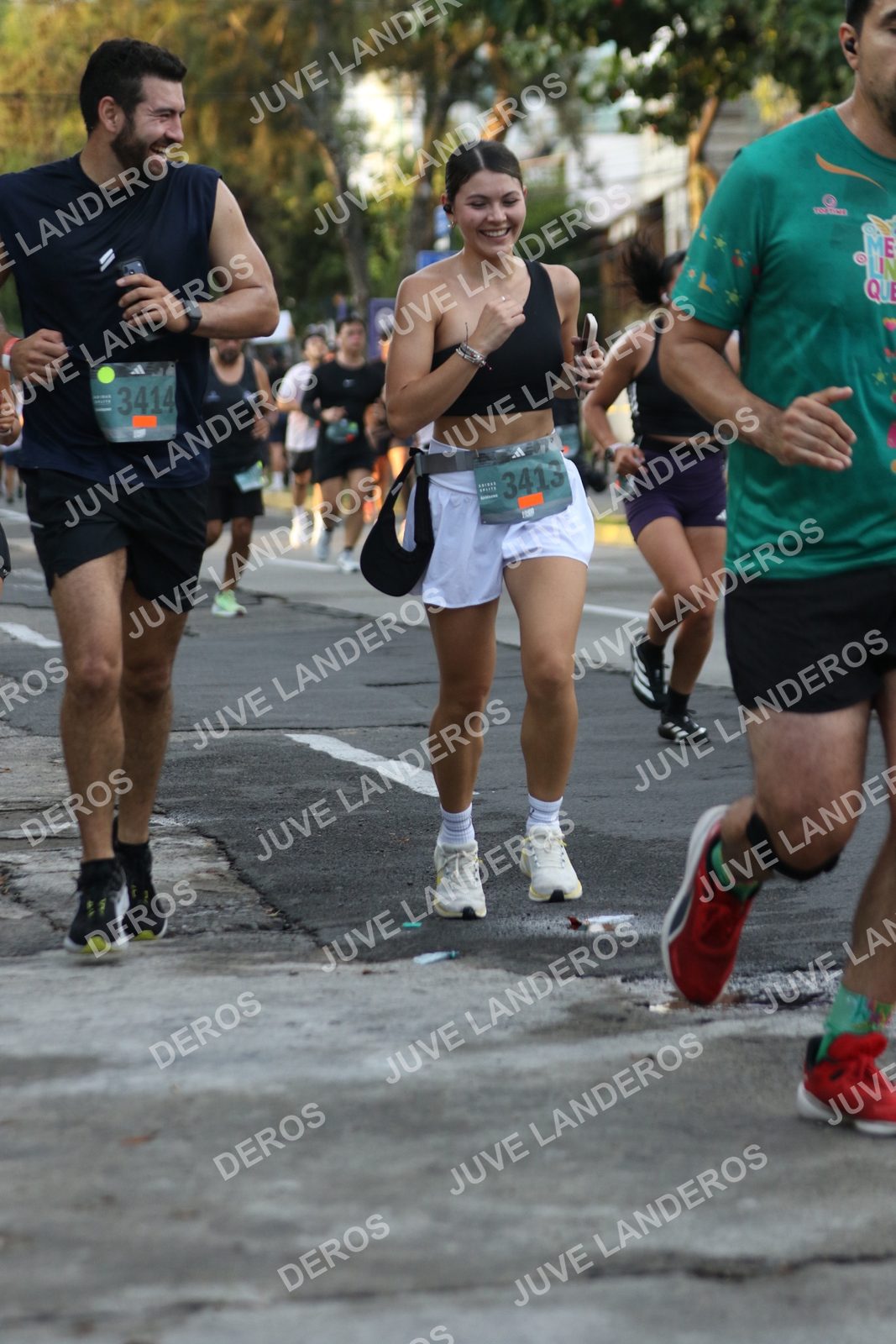 Foto de ADIDAS SPLITS GUADALAJARA 15K / 30K en Av. San Ignacio esquina Av. Ignacio L. Vallarta, Zapopan a las 07:10 · dorsal 3414, 3413