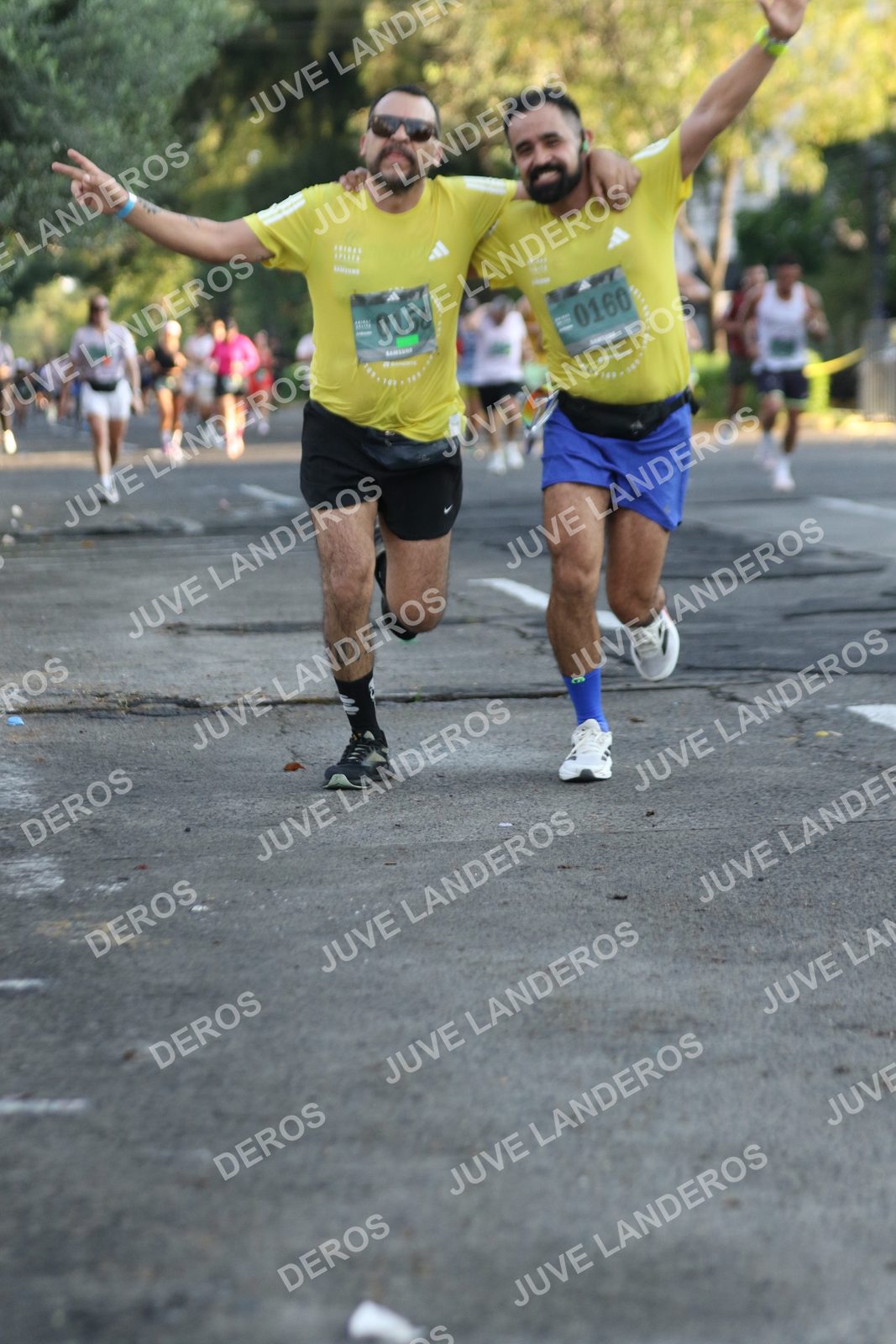 Foto de ADIDAS SPLITS GUADALAJARA 15K / 30K en Av. San Ignacio esquina Av. Ignacio L. Vallarta, Zapopan a las 07:32 · dorsal 158, 160