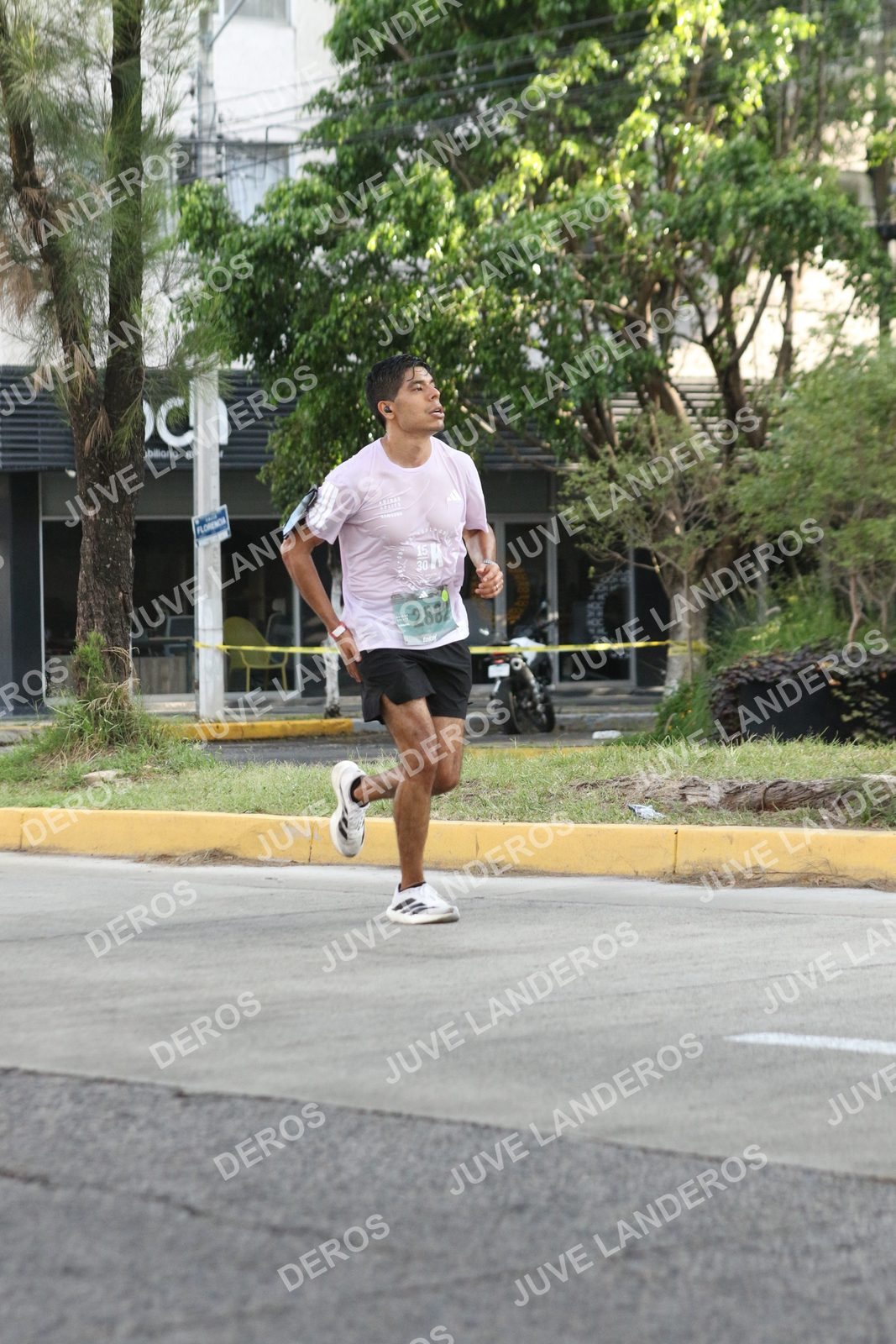 Foto de ADIDAS SPLITS GUADALAJARA 15K / 30K en Av. San Ignacio esquina Av. Ignacio L. Vallarta, Zapopan a las 08:39 · dorsal 2882