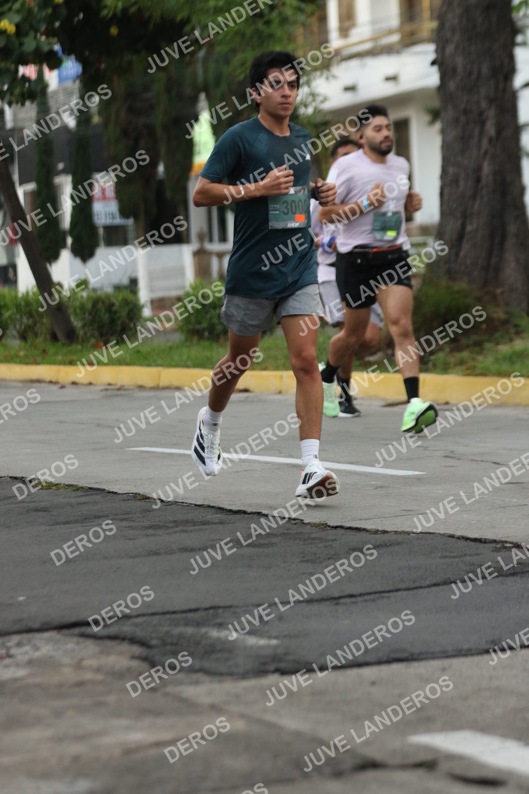 Foto de ADIDAS SPLITS GUADALAJARA 15K / 30K en Av. San Ignacio esquina Av. Ignacio L. Vallarta, Zapopan a las 06:55 · dorsal 3000