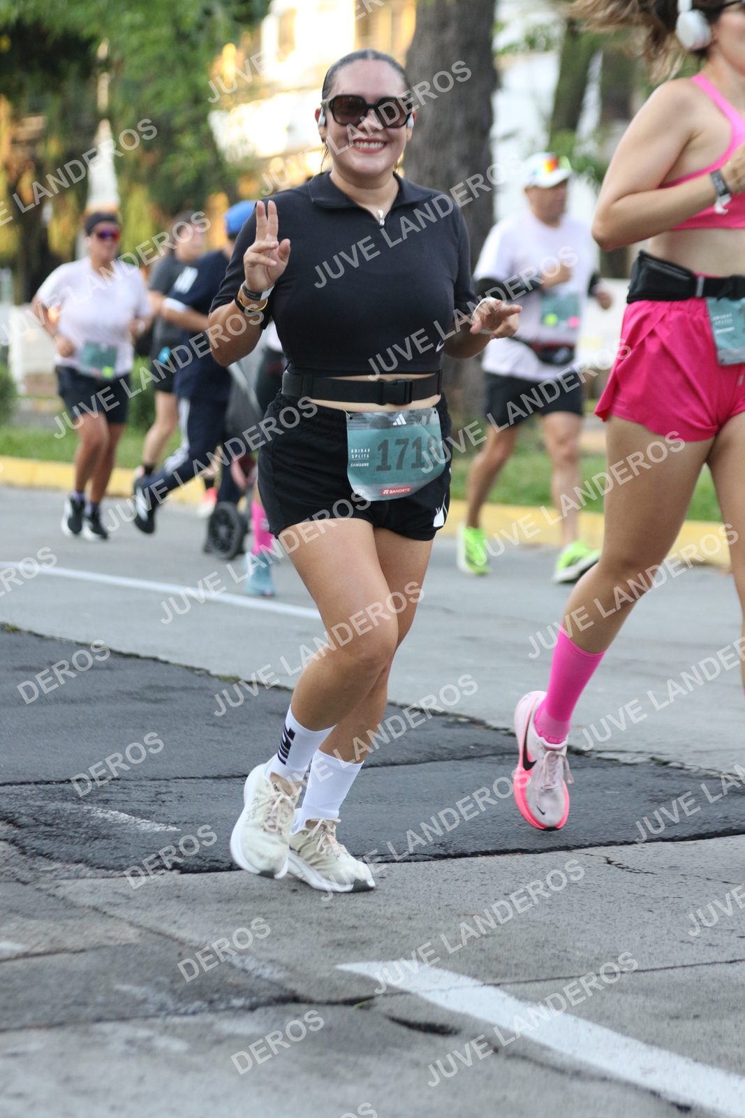 Foto de ADIDAS SPLITS GUADALAJARA 15K / 30K en Av. San Ignacio esquina Av. Ignacio L. Vallarta, Zapopan a las 07:18 · dorsal 1719