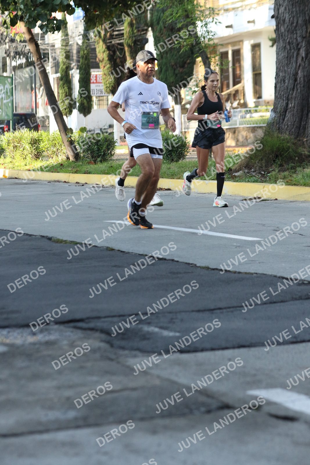 Foto de ADIDAS SPLITS GUADALAJARA 15K / 30K en Av. San Ignacio esquina Av. Ignacio L. Vallarta, Zapopan a las 08:06 · dorsal 3156, 33