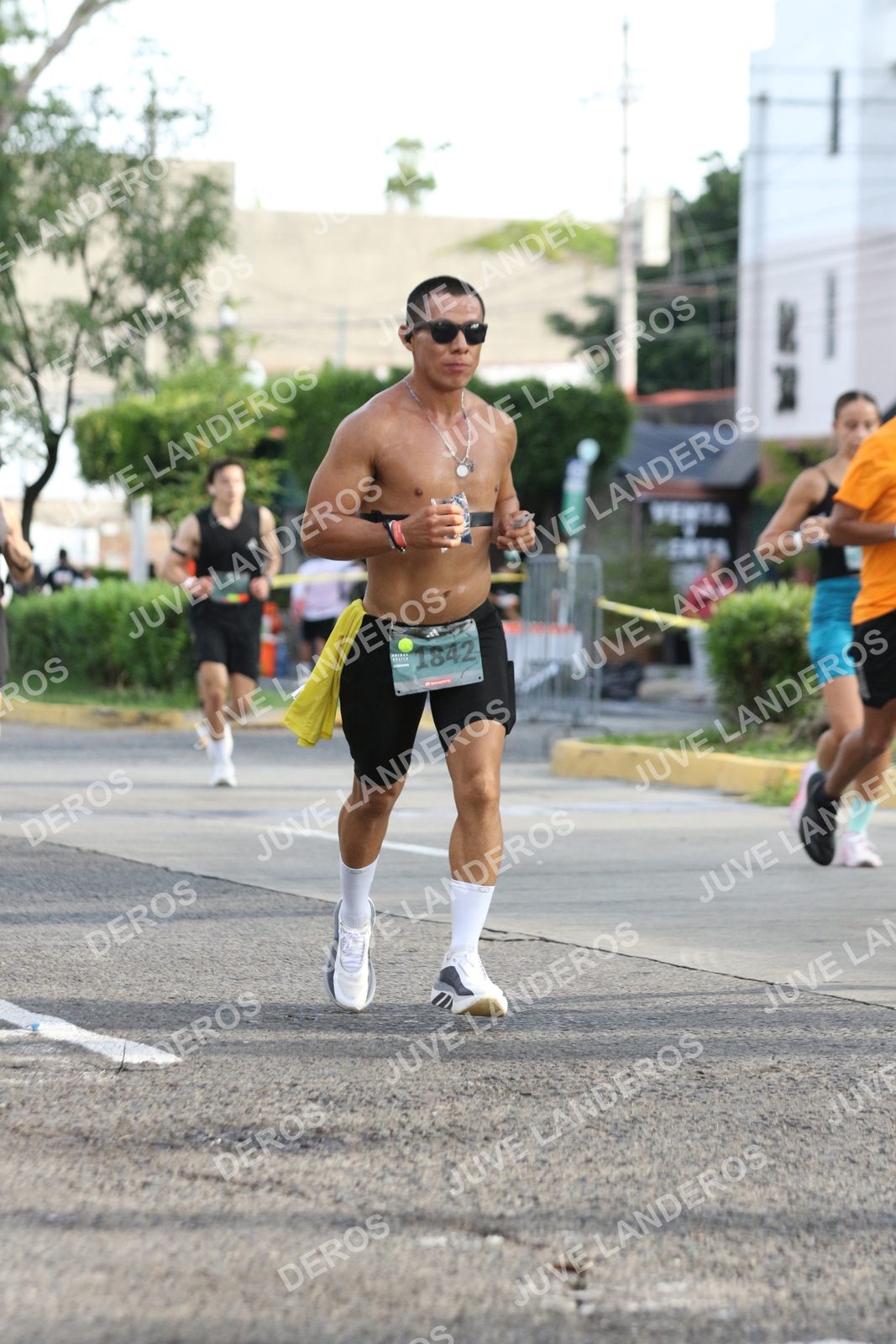 Foto de ADIDAS SPLITS GUADALAJARA 15K / 30K en Av. San Ignacio esquina Av. Ignacio L. Vallarta, Zapopan a las 08:47 · dorsal 1842