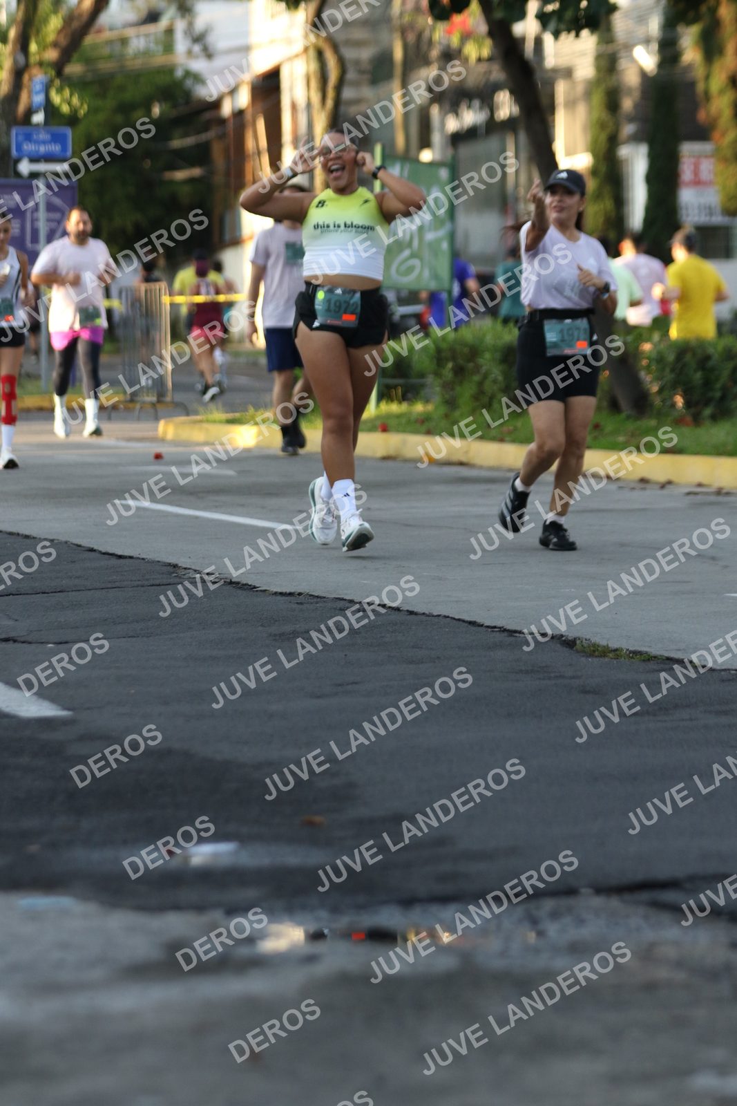 Foto de ADIDAS SPLITS GUADALAJARA 15K / 30K en Av. San Ignacio esquina Av. Ignacio L. Vallarta, Zapopan a las 07:21 · dorsal 1972, 1975