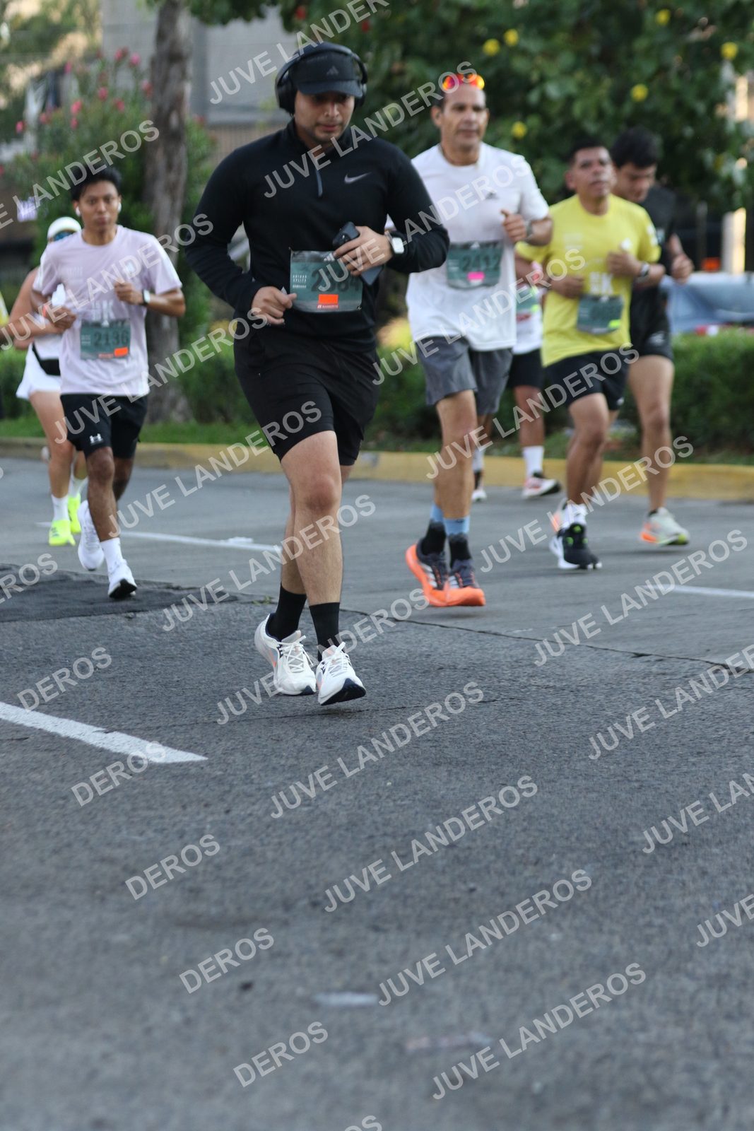 Foto de ADIDAS SPLITS GUADALAJARA 15K / 30K en Av. San Ignacio esquina Av. Ignacio L. Vallarta, Zapopan a las 07:39 · dorsal 2384, 2136, 2412