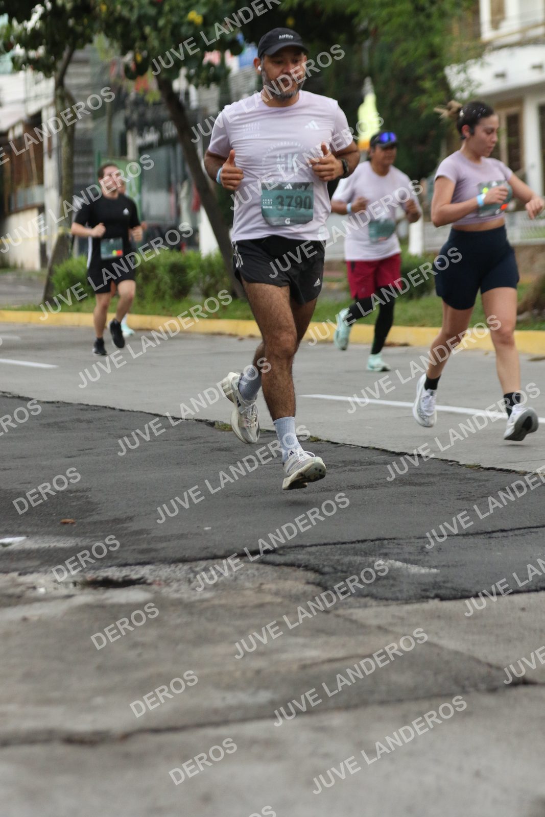 Foto de ADIDAS SPLITS GUADALAJARA 15K / 30K en Av. San Ignacio esquina Av. Ignacio L. Vallarta, Zapopan a las 06:56 · dorsal 3790