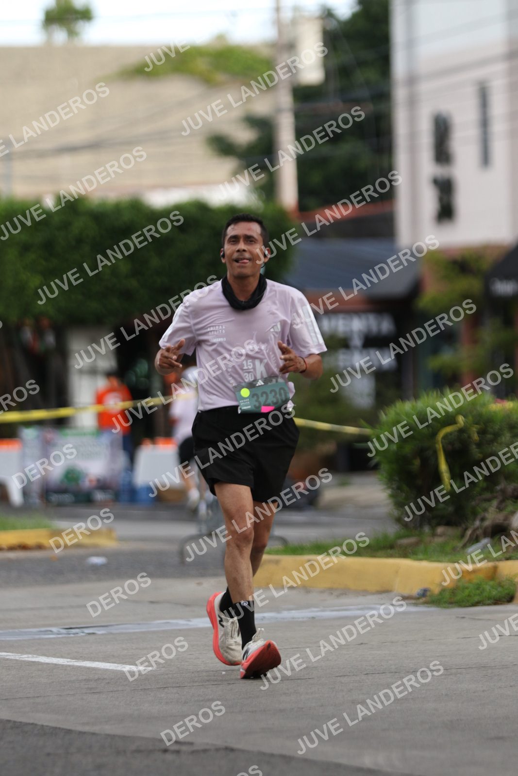 Foto de ADIDAS SPLITS GUADALAJARA 15K / 30K en Av. San Ignacio esquina Av. Ignacio L. Vallarta, Zapopan a las 09:05 · dorsal 3230