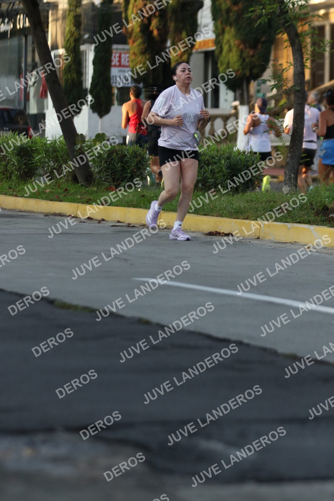 Foto de ADIDAS SPLITS GUADALAJARA 15K / 30K en Av. San Ignacio esquina Av. Ignacio L. Vallarta, Zapopan a las 07:17 · dorsal 3156