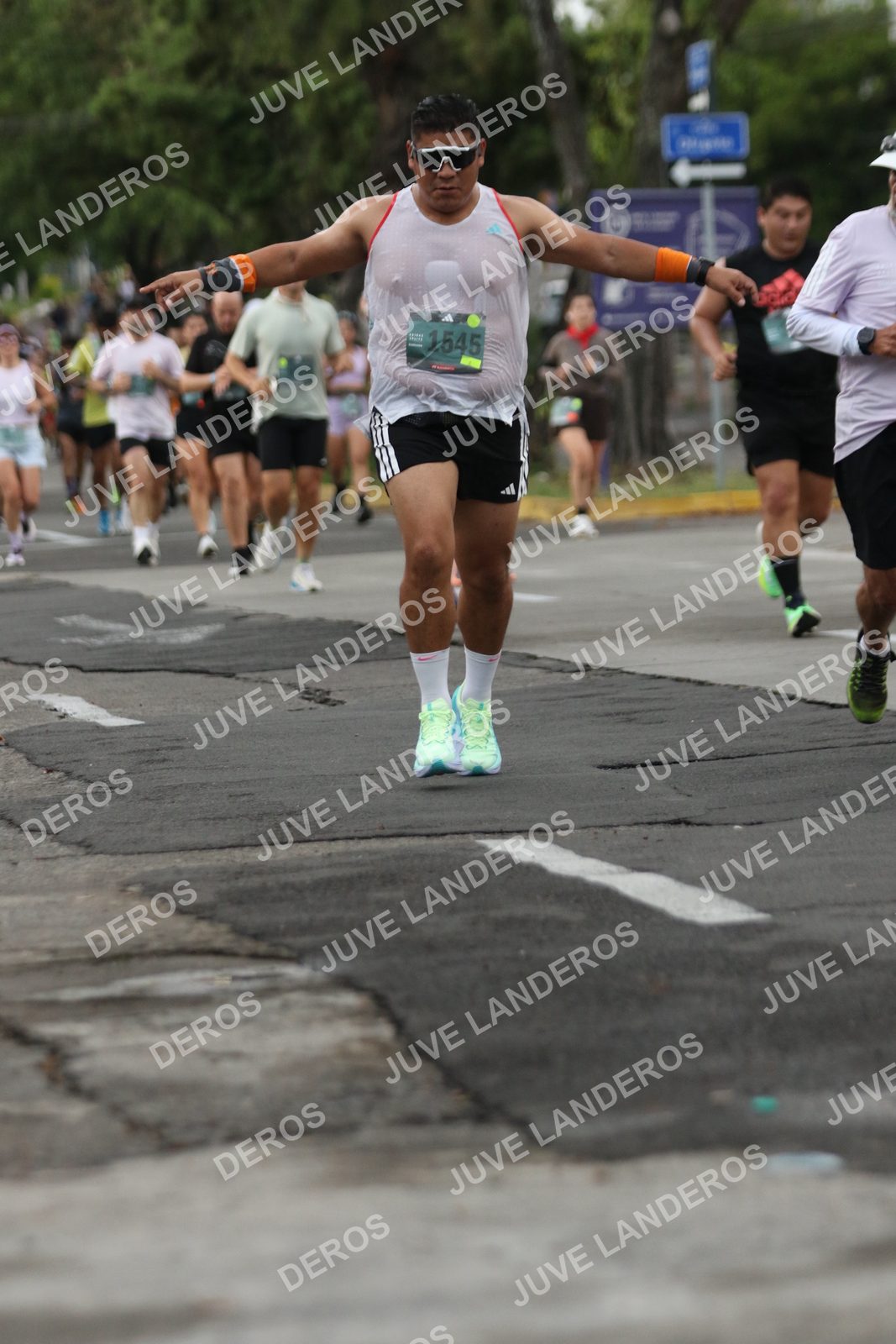 Foto de ADIDAS SPLITS GUADALAJARA 15K / 30K en Av. San Ignacio esquina Av. Ignacio L. Vallarta, Zapopan a las 06:57 · dorsal 1545