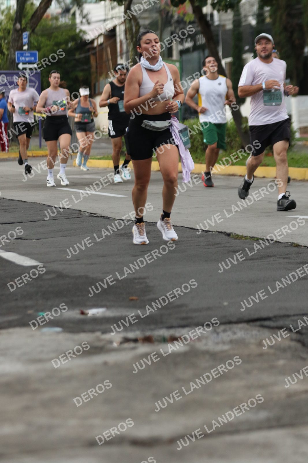 Foto de ADIDAS SPLITS GUADALAJARA 15K / 30K en Av. San Ignacio esquina Av. Ignacio L. Vallarta, Zapopan a las 06:57 · dorsal 3751