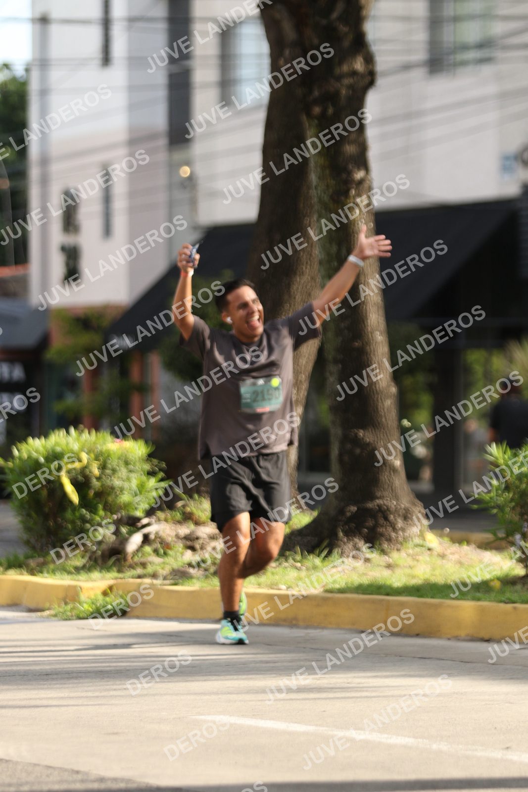 Foto de ADIDAS SPLITS GUADALAJARA 15K / 30K en Av. San Ignacio esquina Av. Ignacio L. Vallarta, Zapopan a las 08:59 · dorsal 2190
