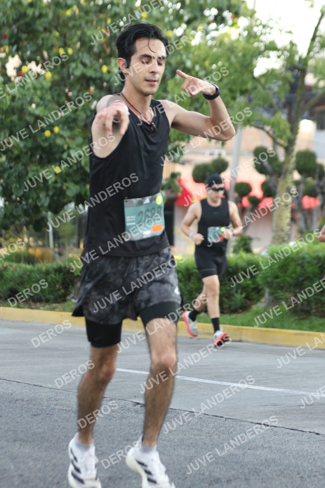 Foto de ADIDAS SPLITS GUADALAJARA 15K / 30K en Av. San Ignacio esquina Av. Ignacio L. Vallarta, Zapopan a las 07:29 · dorsal 2688