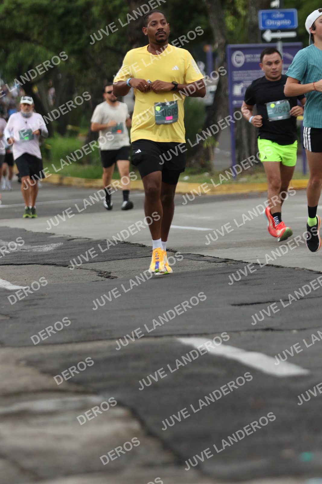 Foto de ADIDAS SPLITS GUADALAJARA 15K / 30K en Av. San Ignacio esquina Av. Ignacio L. Vallarta, Zapopan a las 06:56 · dorsal 609, 2641