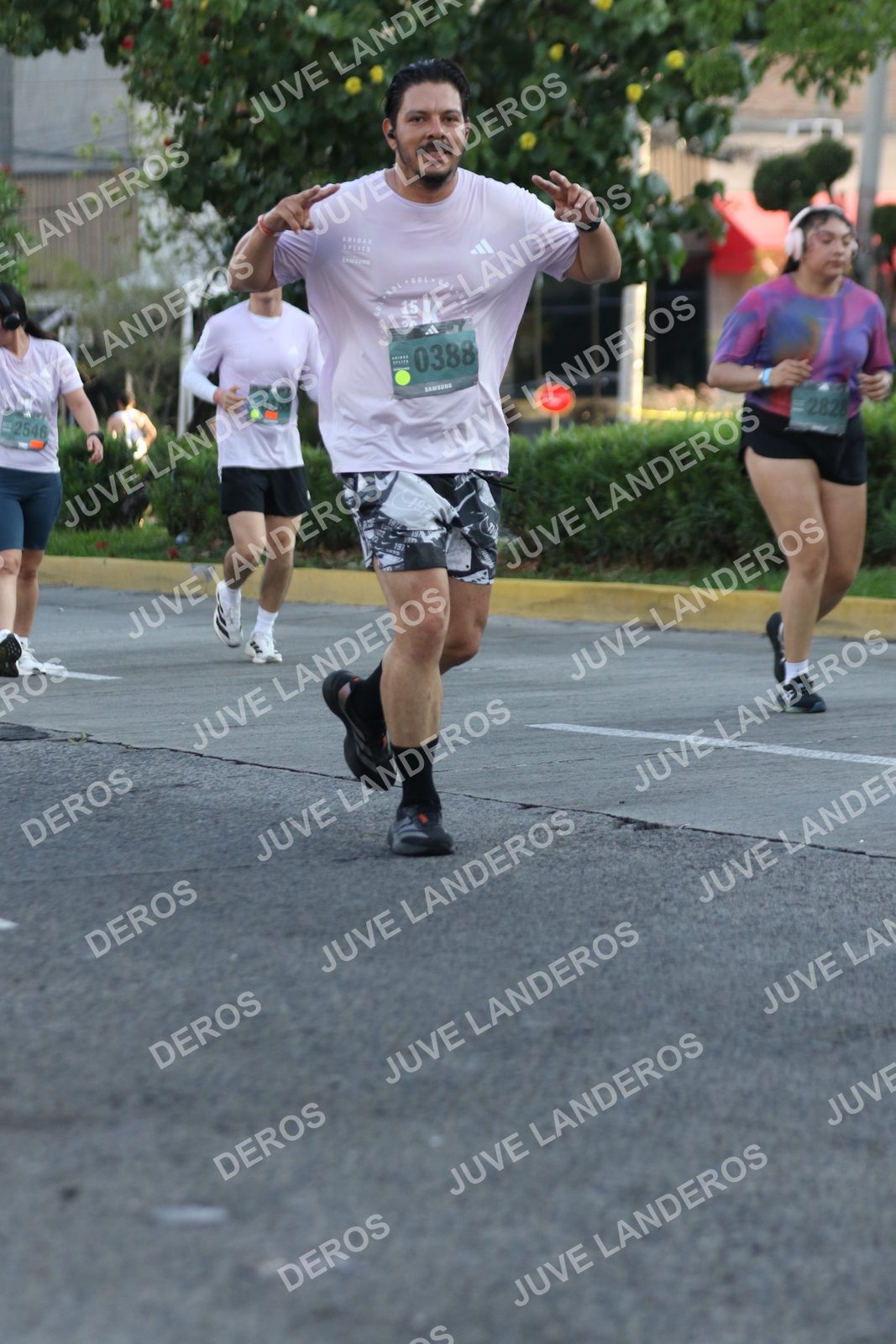 Foto de ADIDAS SPLITS GUADALAJARA 15K / 30K en Av. San Ignacio esquina Av. Ignacio L. Vallarta, Zapopan a las 07:40 · dorsal 388, 2546, 2828, 15