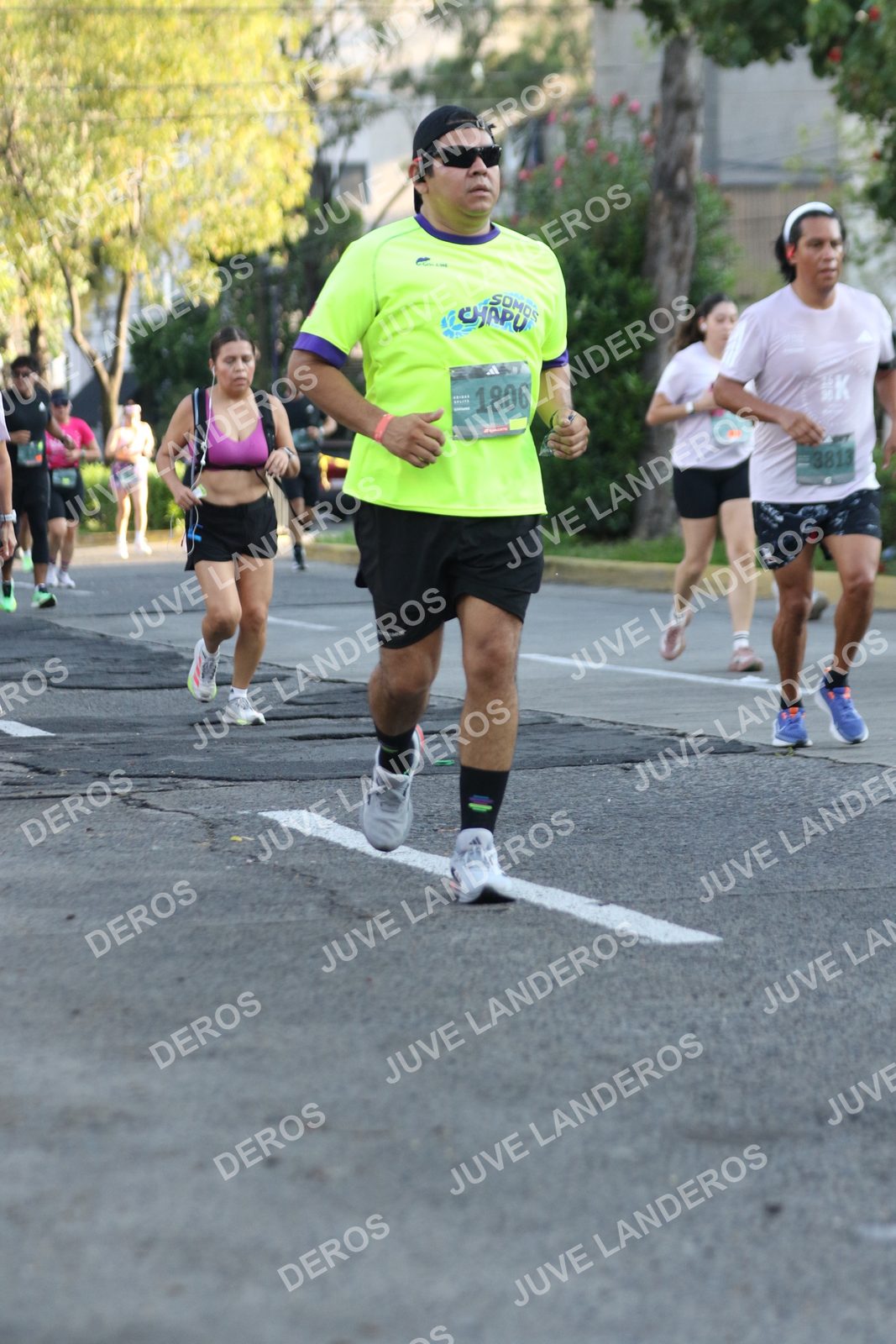 Foto de ADIDAS SPLITS GUADALAJARA 15K / 30K en Av. San Ignacio esquina Av. Ignacio L. Vallarta, Zapopan a las 07:42 · dorsal 1806, 3813