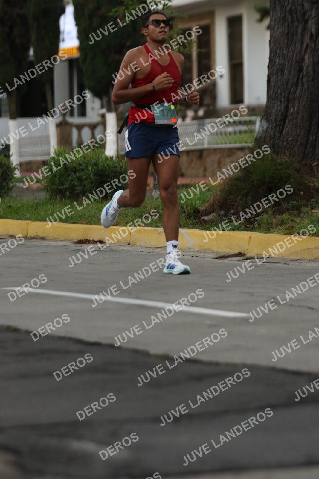 Foto de ADIDAS SPLITS GUADALAJARA 15K / 30K en Av. San Ignacio esquina Av. Ignacio L. Vallarta, Zapopan a las 06:54 · dorsal 1716