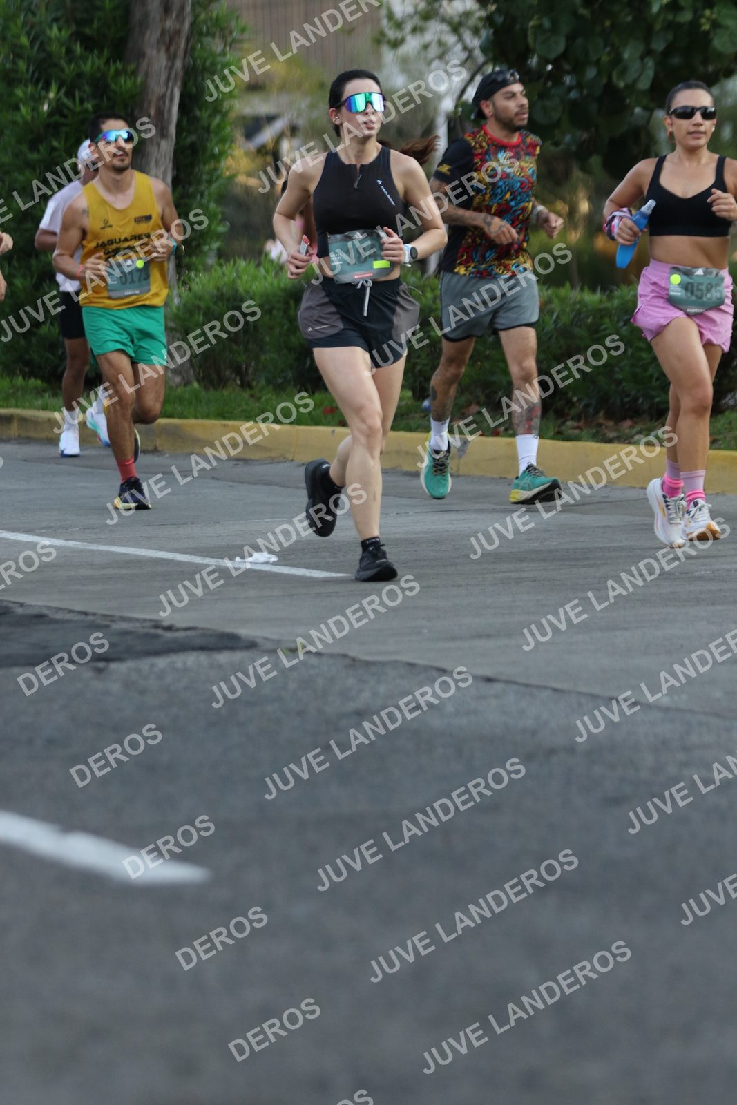 Foto de ADIDAS SPLITS GUADALAJARA 15K / 30K en Av. San Ignacio esquina Av. Ignacio L. Vallarta, Zapopan a las 07:29 · dorsal 184, 173, 585