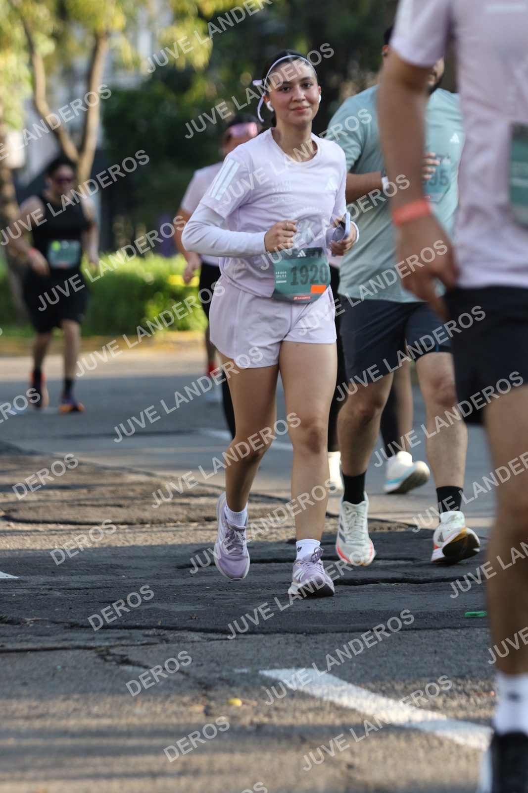 Foto de ADIDAS SPLITS GUADALAJARA 15K / 30K en Av. San Ignacio esquina Av. Ignacio L. Vallarta, Zapopan a las 07:55 · dorsal 1920, 35