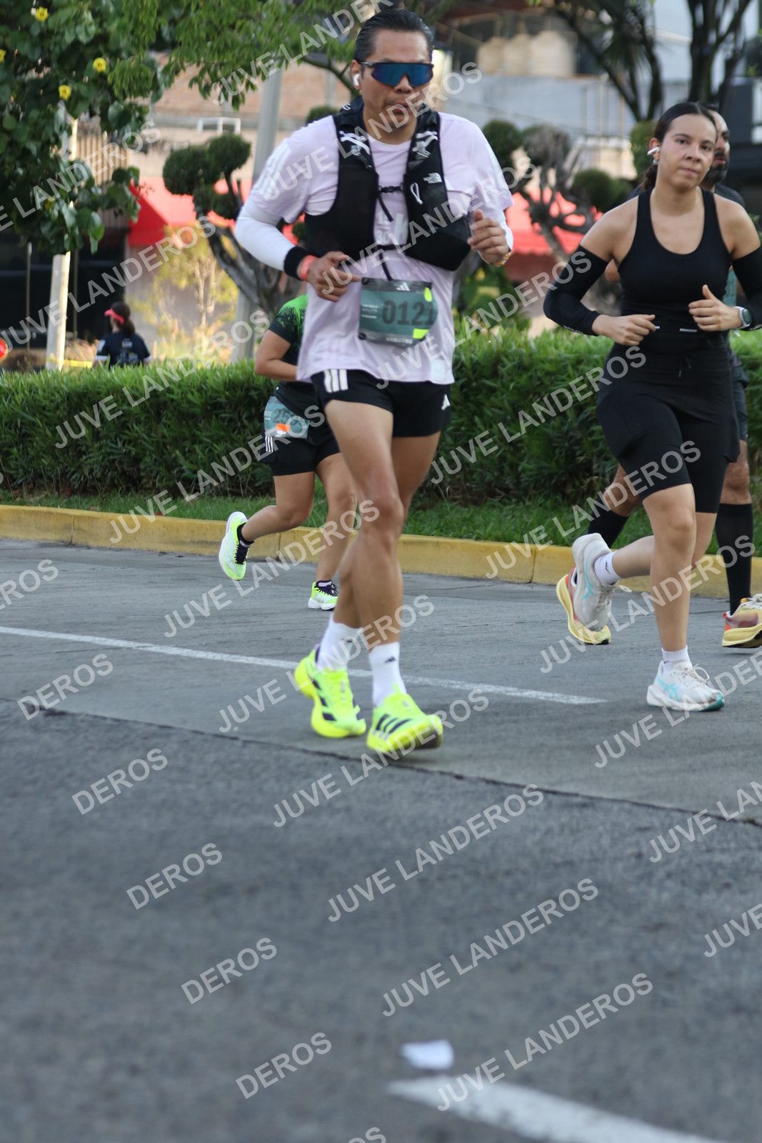 Foto de ADIDAS SPLITS GUADALAJARA 15K / 30K en Av. San Ignacio esquina Av. Ignacio L. Vallarta, Zapopan a las 07:35 · dorsal 121, 2599