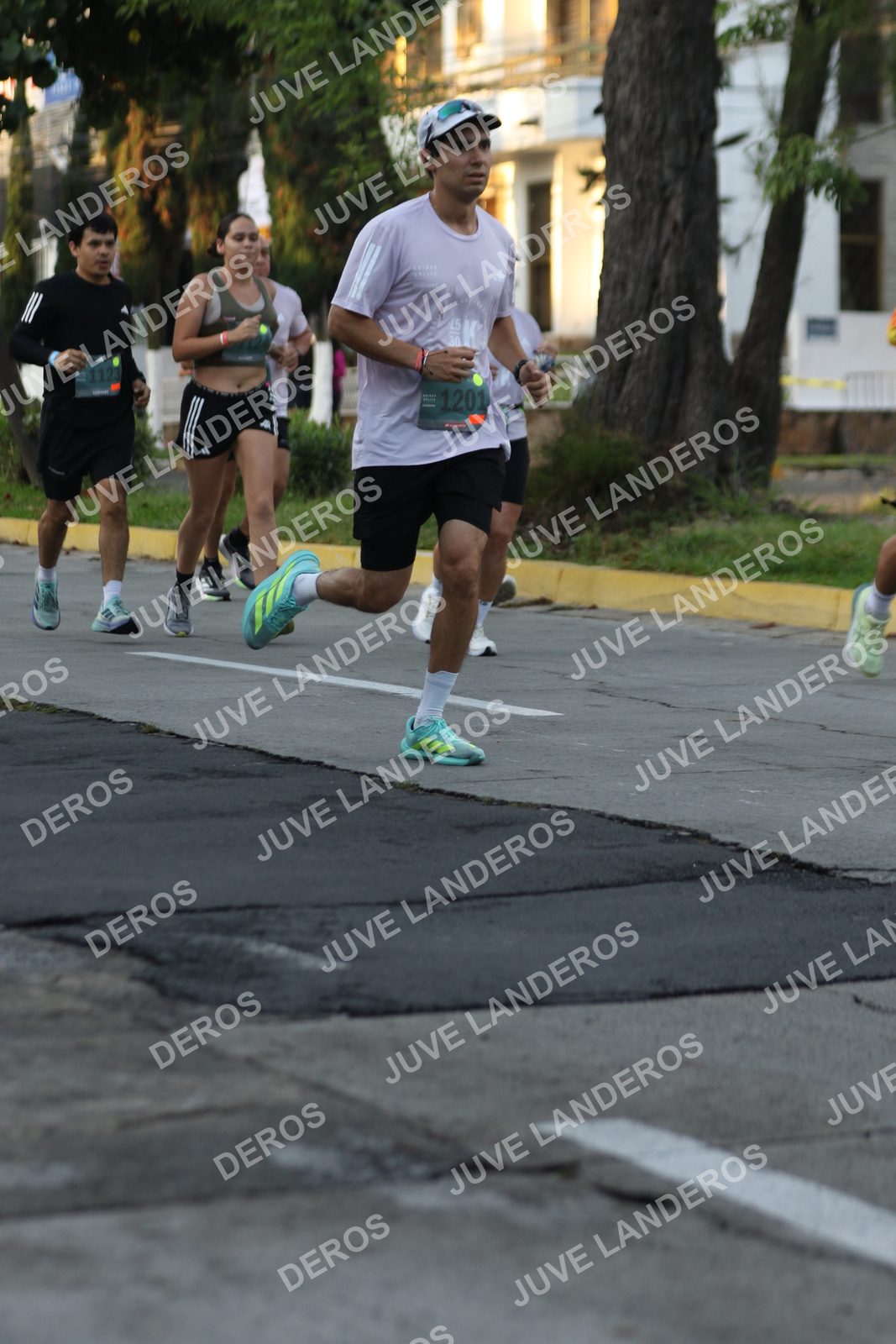 Foto de ADIDAS SPLITS GUADALAJARA 15K / 30K en Av. San Ignacio esquina Av. Ignacio L. Vallarta, Zapopan a las 07:13 · dorsal 1201, 1123