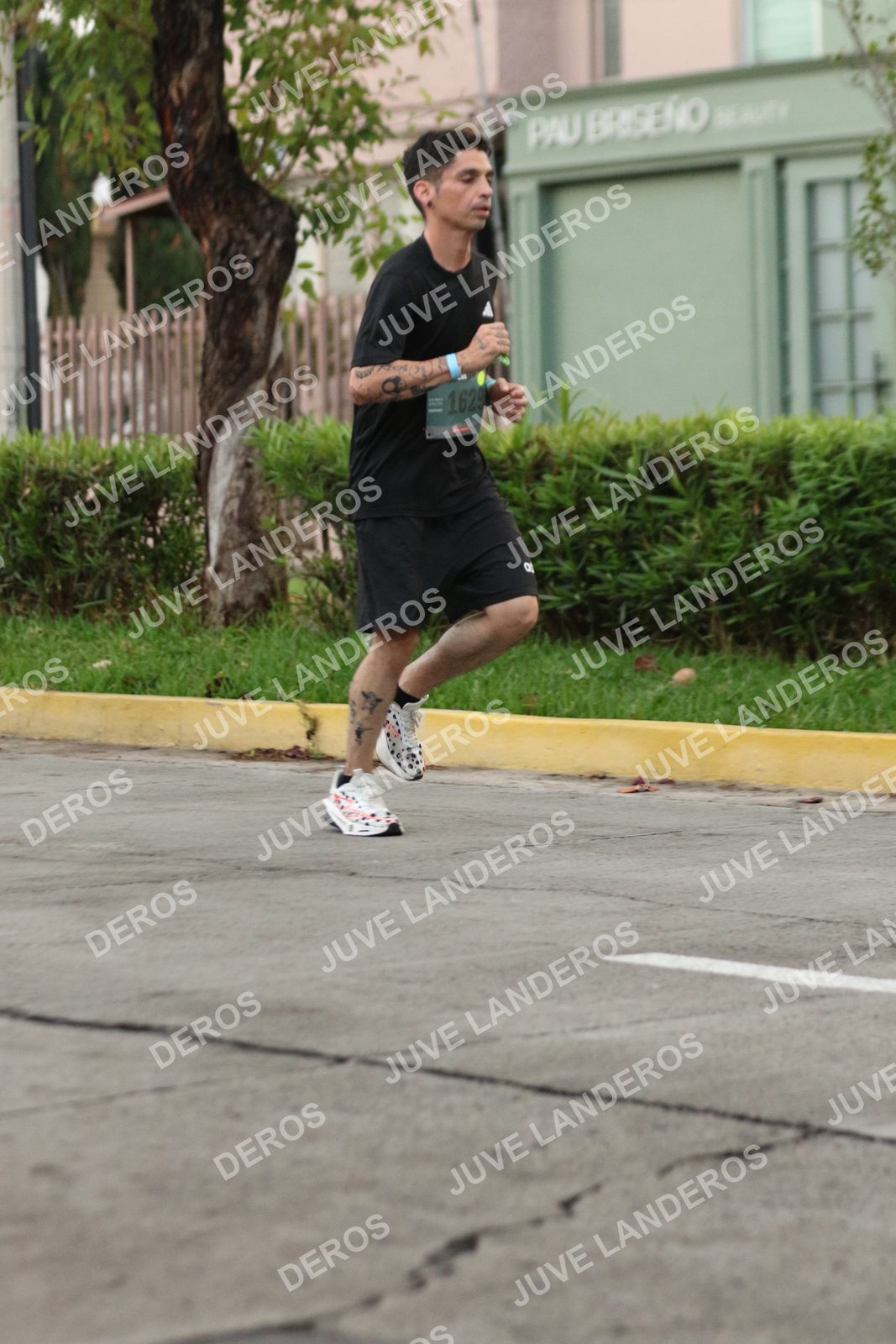Foto de ADIDAS SPLITS GUADALAJARA 15K / 30K en Av. San Ignacio esquina Av. Ignacio L. Vallarta, Zapopan a las 06:51 · dorsal 1629