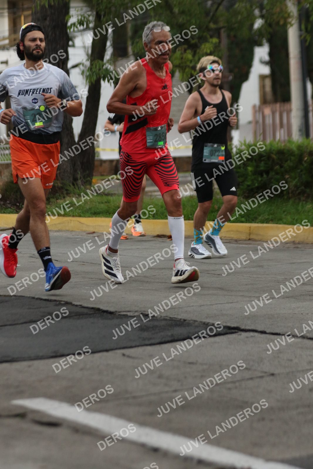 Foto de ADIDAS SPLITS GUADALAJARA 15K / 30K en Av. San Ignacio esquina Av. Ignacio L. Vallarta, Zapopan a las 06:54 · dorsal 2328, 285, 724