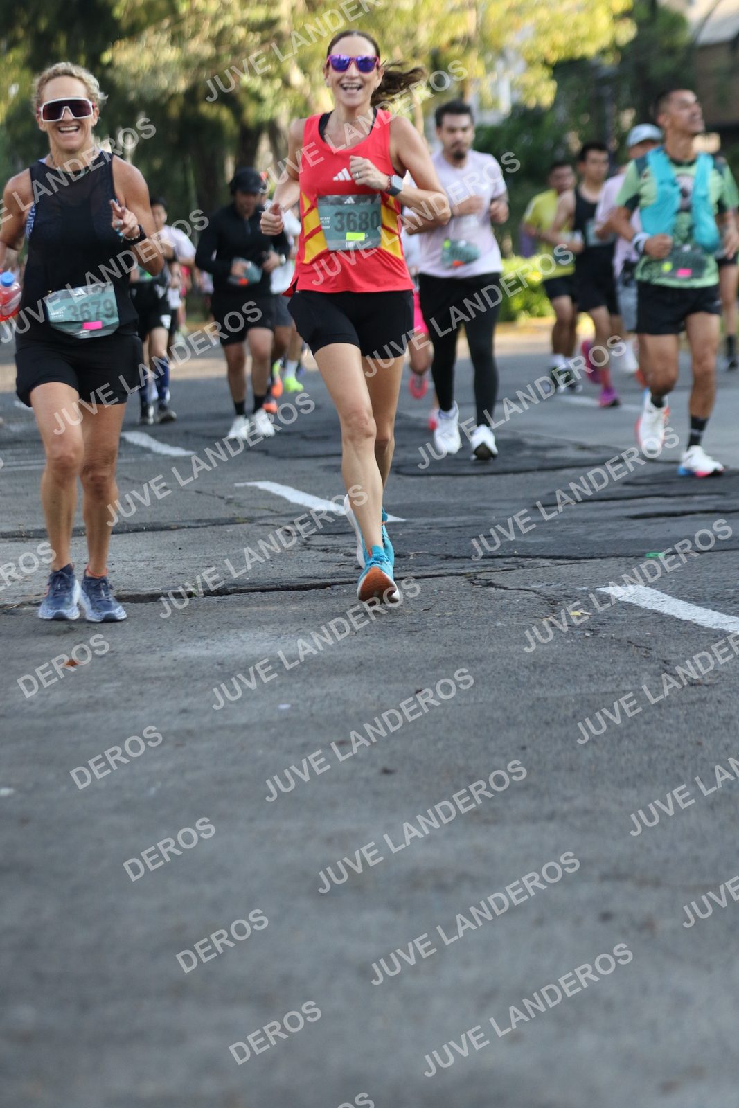 Foto de ADIDAS SPLITS GUADALAJARA 15K / 30K en Av. San Ignacio esquina Av. Ignacio L. Vallarta, Zapopan a las 07:39 · dorsal 3680, 3679