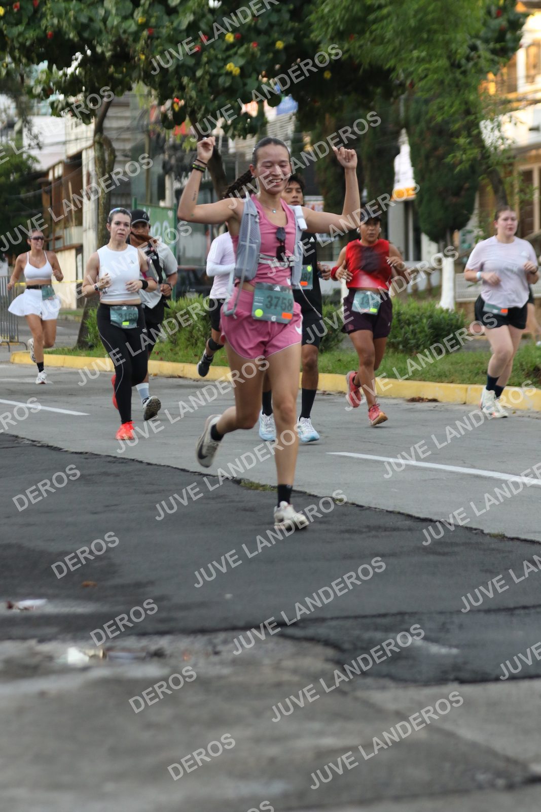 Foto de ADIDAS SPLITS GUADALAJARA 15K / 30K en Av. San Ignacio esquina Av. Ignacio L. Vallarta, Zapopan a las 07:05 · dorsal 3758, 1423
