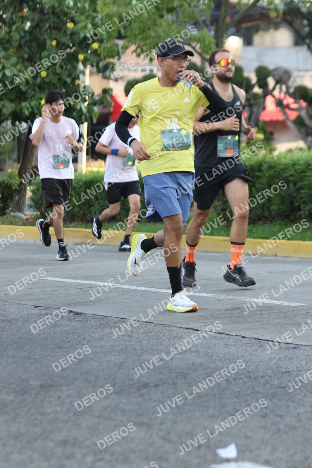 Foto de ADIDAS SPLITS GUADALAJARA 15K / 30K en Av. San Ignacio esquina Av. Ignacio L. Vallarta, Zapopan a las 07:32 · dorsal 1827, 2694, 30, 2155