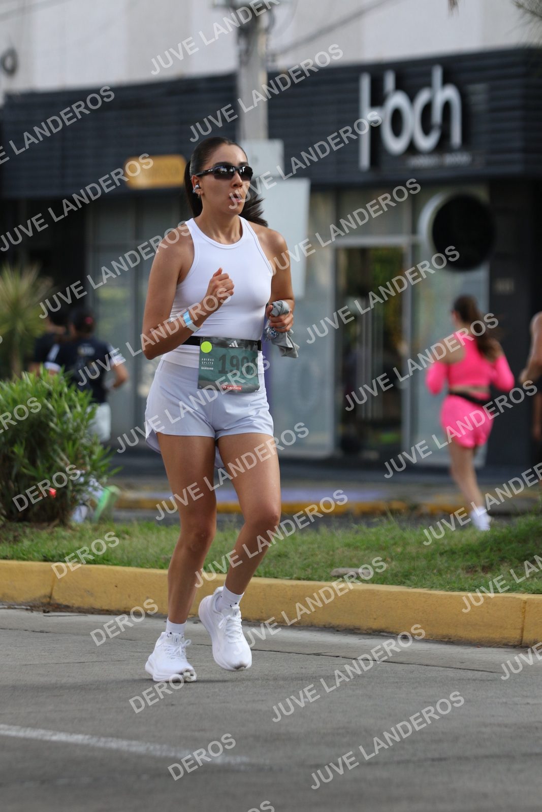 Foto de ADIDAS SPLITS GUADALAJARA 15K / 30K en Av. San Ignacio esquina Av. Ignacio L. Vallarta, Zapopan a las 08:36 · dorsal 1991