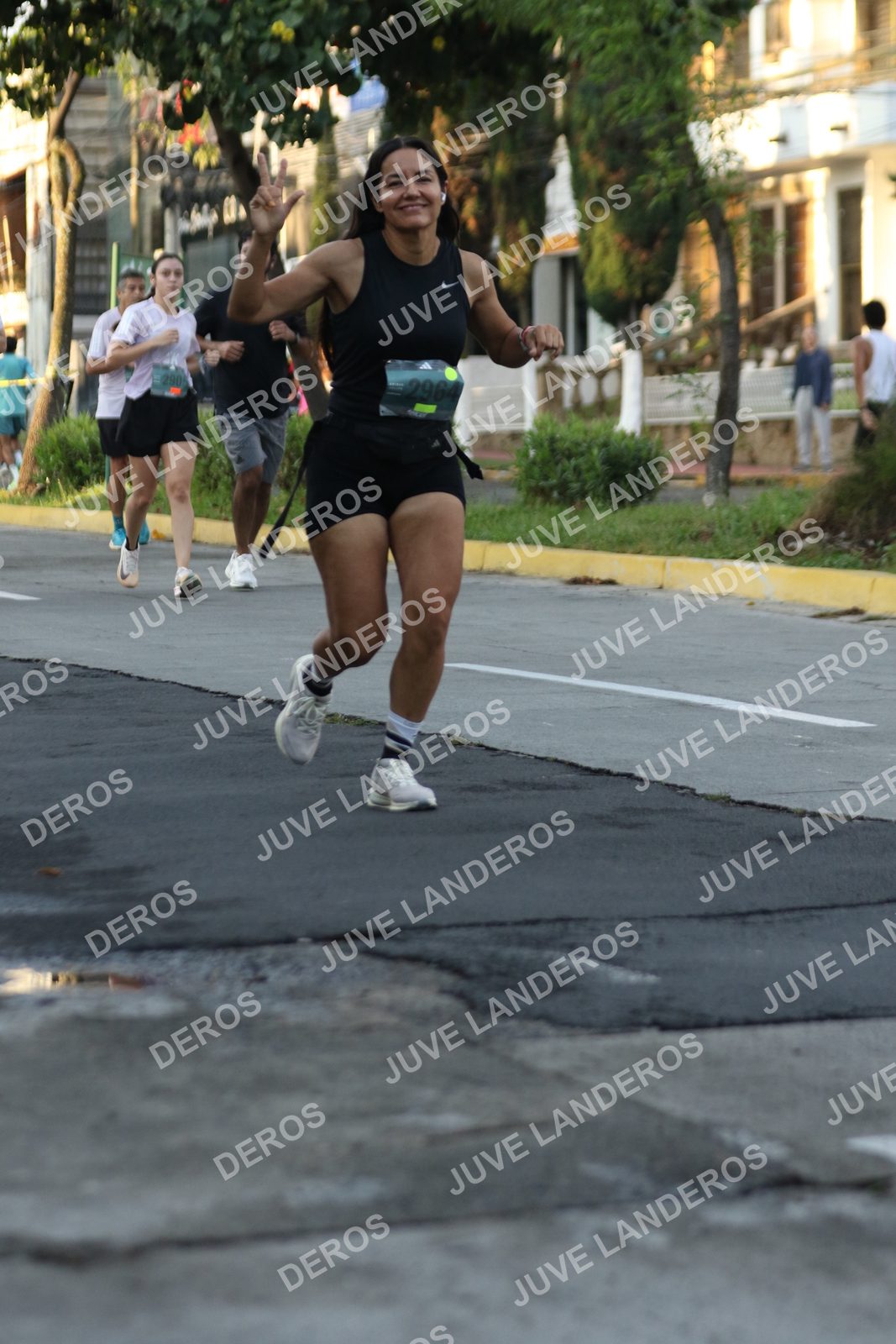 Foto de ADIDAS SPLITS GUADALAJARA 15K / 30K en Av. San Ignacio esquina Av. Ignacio L. Vallarta, Zapopan a las 07:17 · dorsal 2964