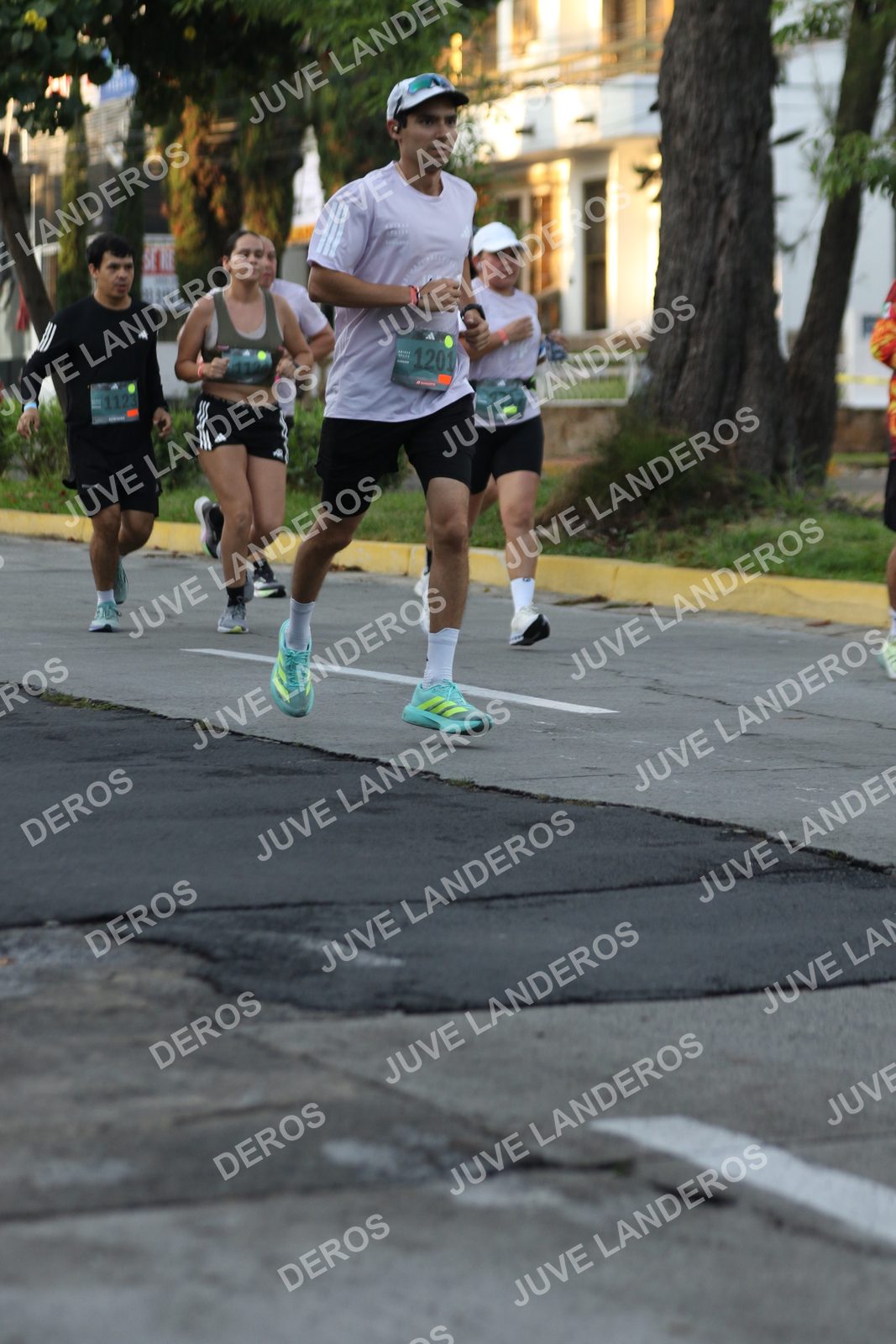Foto de ADIDAS SPLITS GUADALAJARA 15K / 30K en Av. San Ignacio esquina Av. Ignacio L. Vallarta, Zapopan a las 07:13 · dorsal 1201, 1123