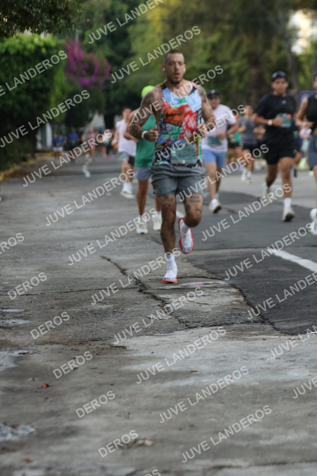 Foto de ADIDAS SPLITS GUADALAJARA 15K / 30K en Av. San Ignacio esquina Av. Ignacio L. Vallarta, Zapopan a las 07:04 · dorsal 3805