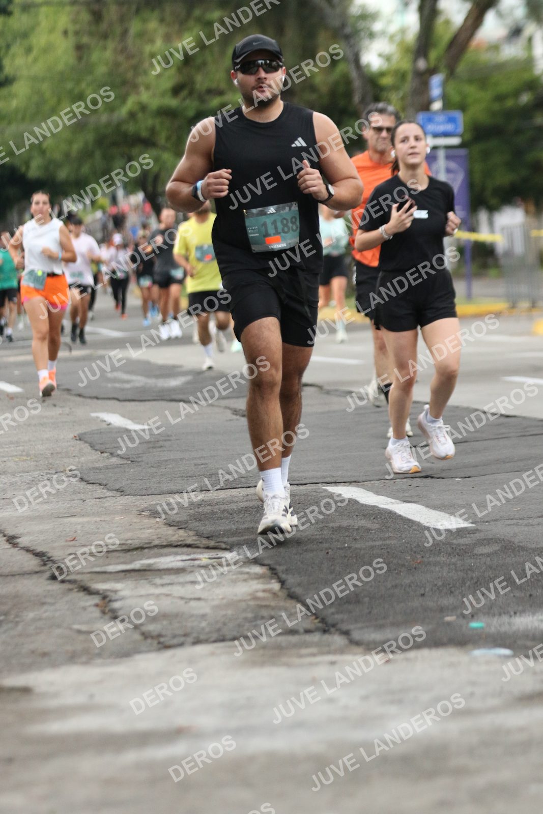 Foto de ADIDAS SPLITS GUADALAJARA 15K / 30K en Av. San Ignacio esquina Av. Ignacio L. Vallarta, Zapopan a las 06:58 · dorsal 1188