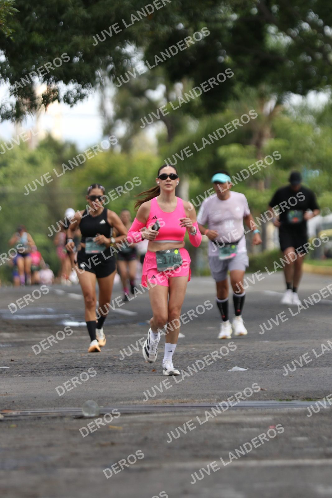 Foto de ADIDAS SPLITS GUADALAJARA 15K / 30K en Av. San Ignacio esquina Av. Ignacio L. Vallarta, Zapopan a las 09:04 · dorsal 1786
