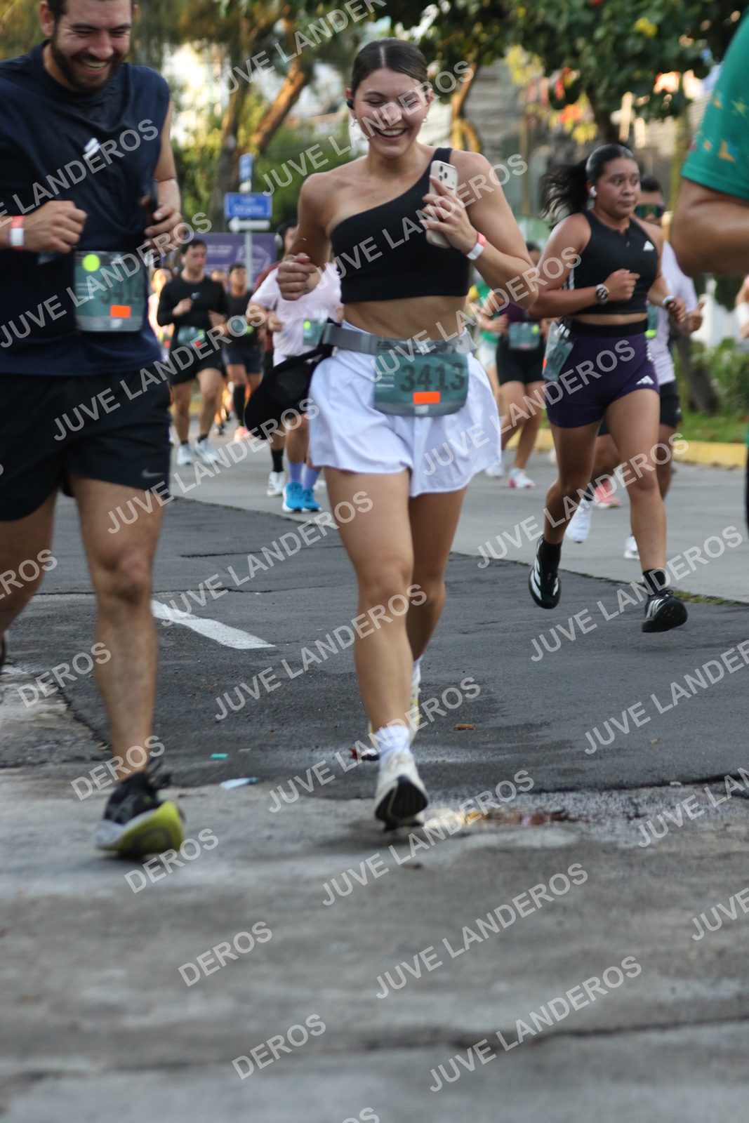 Foto de ADIDAS SPLITS GUADALAJARA 15K / 30K en Av. San Ignacio esquina Av. Ignacio L. Vallarta, Zapopan a las 07:10 · dorsal 3413, 3414