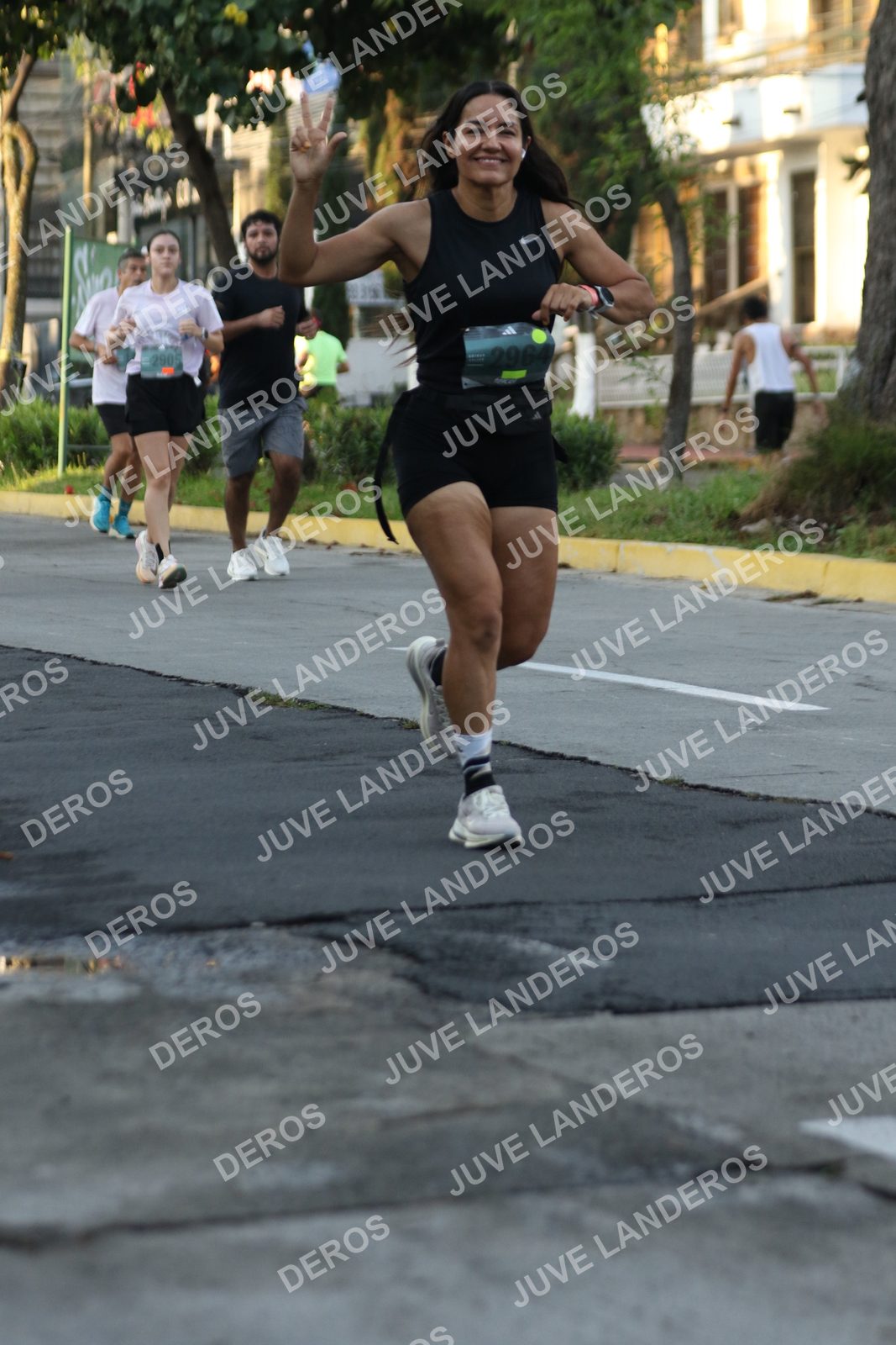 Foto de ADIDAS SPLITS GUADALAJARA 15K / 30K en Av. San Ignacio esquina Av. Ignacio L. Vallarta, Zapopan a las 07:17 · dorsal 2964, 290