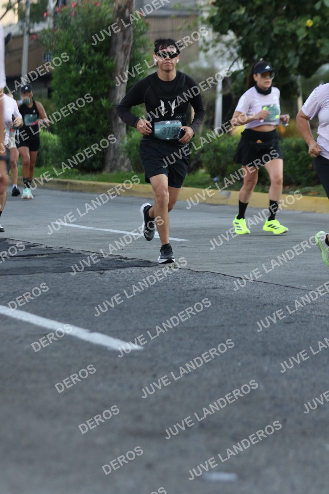 Foto de ADIDAS SPLITS GUADALAJARA 15K / 30K en Av. San Ignacio esquina Av. Ignacio L. Vallarta, Zapopan a las 07:35 · dorsal 3759