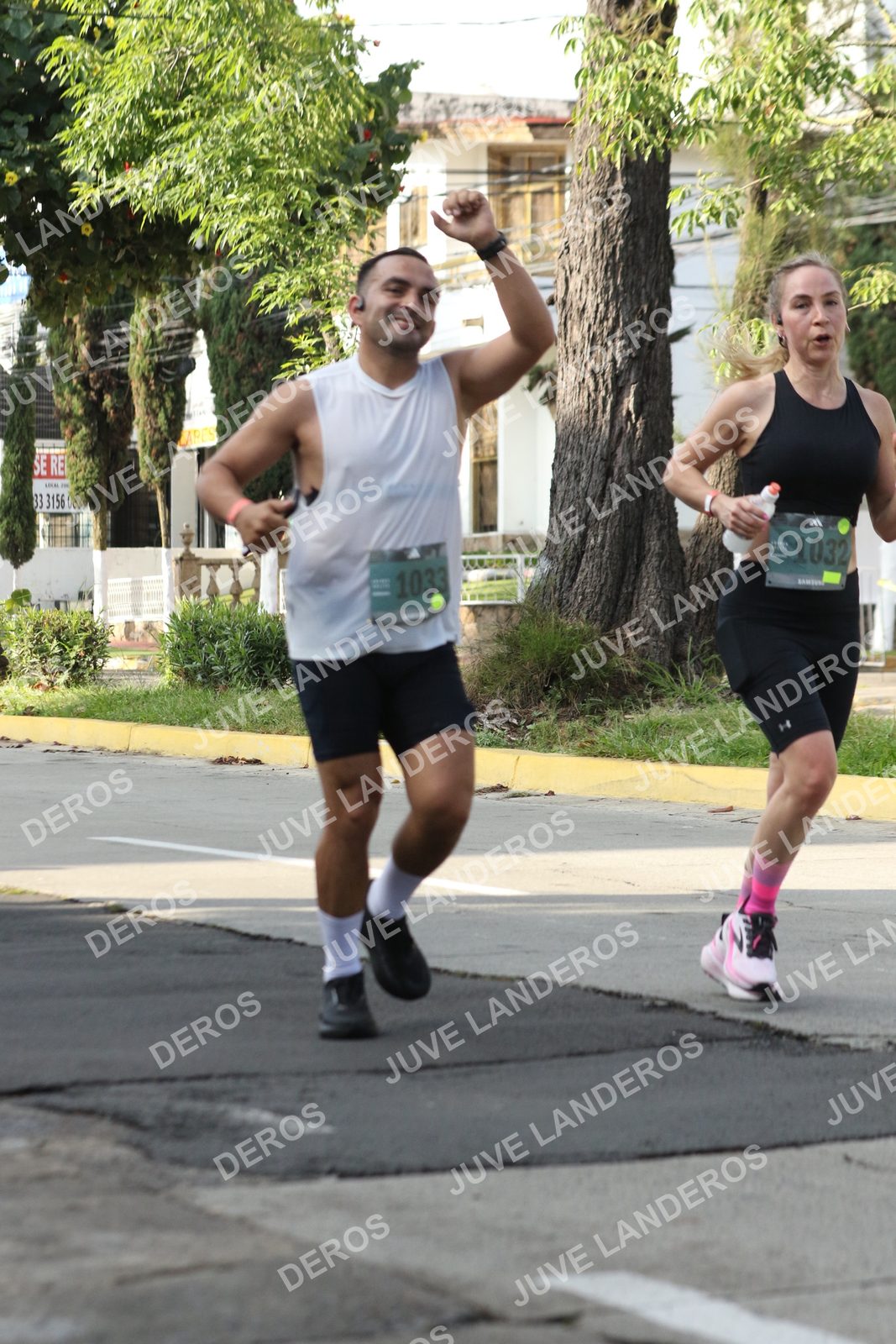 Foto de ADIDAS SPLITS GUADALAJARA 15K / 30K en Av. San Ignacio esquina Av. Ignacio L. Vallarta, Zapopan a las 08:32 · dorsal 1032, 1033, 3156