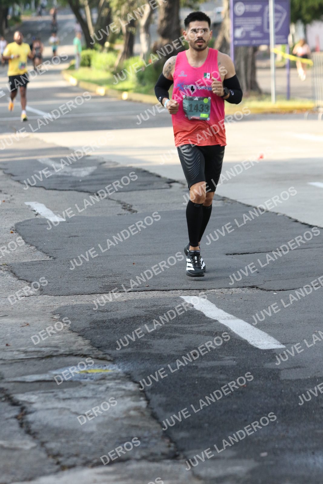 Foto de ADIDAS SPLITS GUADALAJARA 15K / 30K en Av. San Ignacio esquina Av. Ignacio L. Vallarta, Zapopan a las 08:14 · dorsal 1433