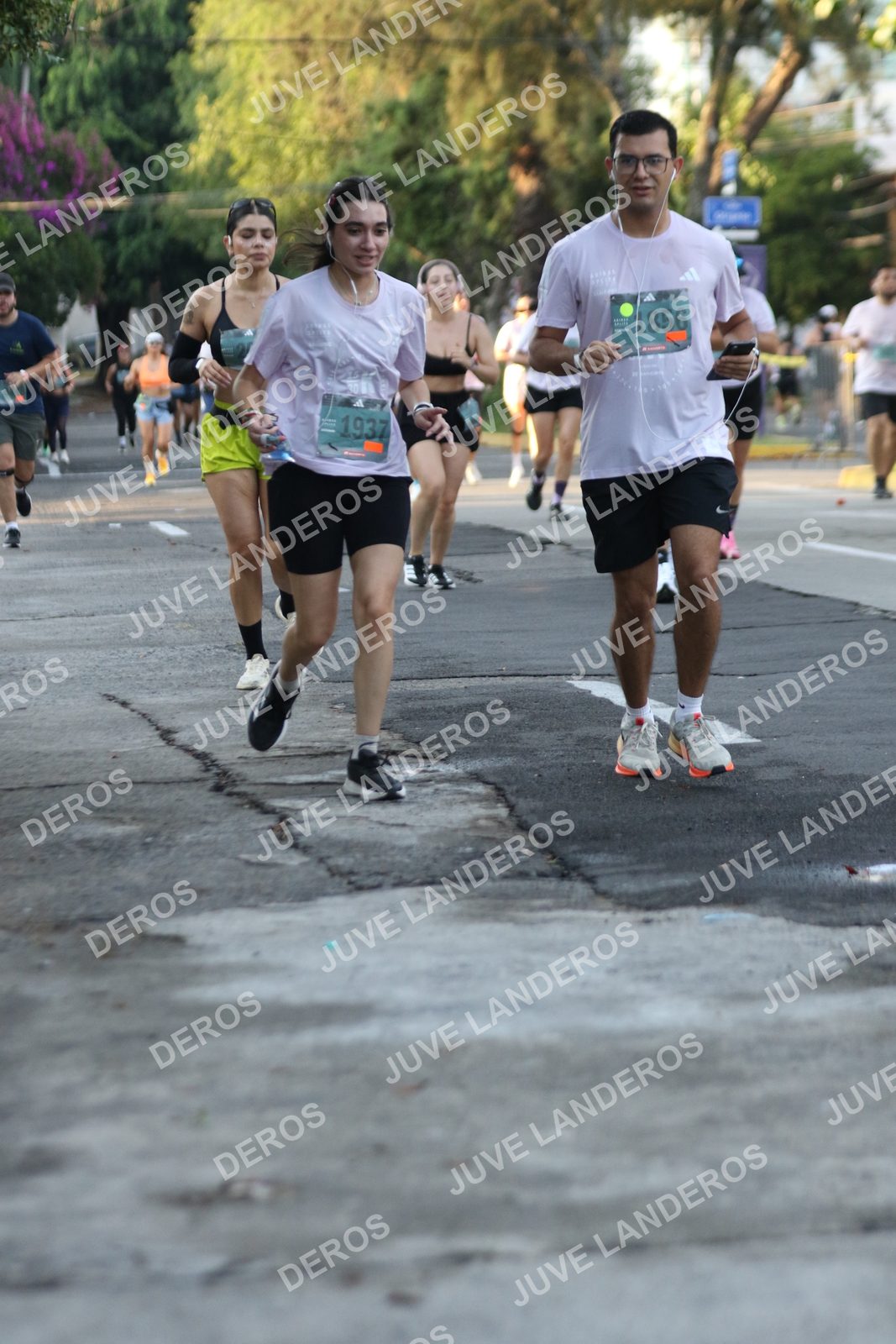 Foto de ADIDAS SPLITS GUADALAJARA 15K / 30K en Av. San Ignacio esquina Av. Ignacio L. Vallarta, Zapopan a las 07:19 · dorsal 1937, 1856