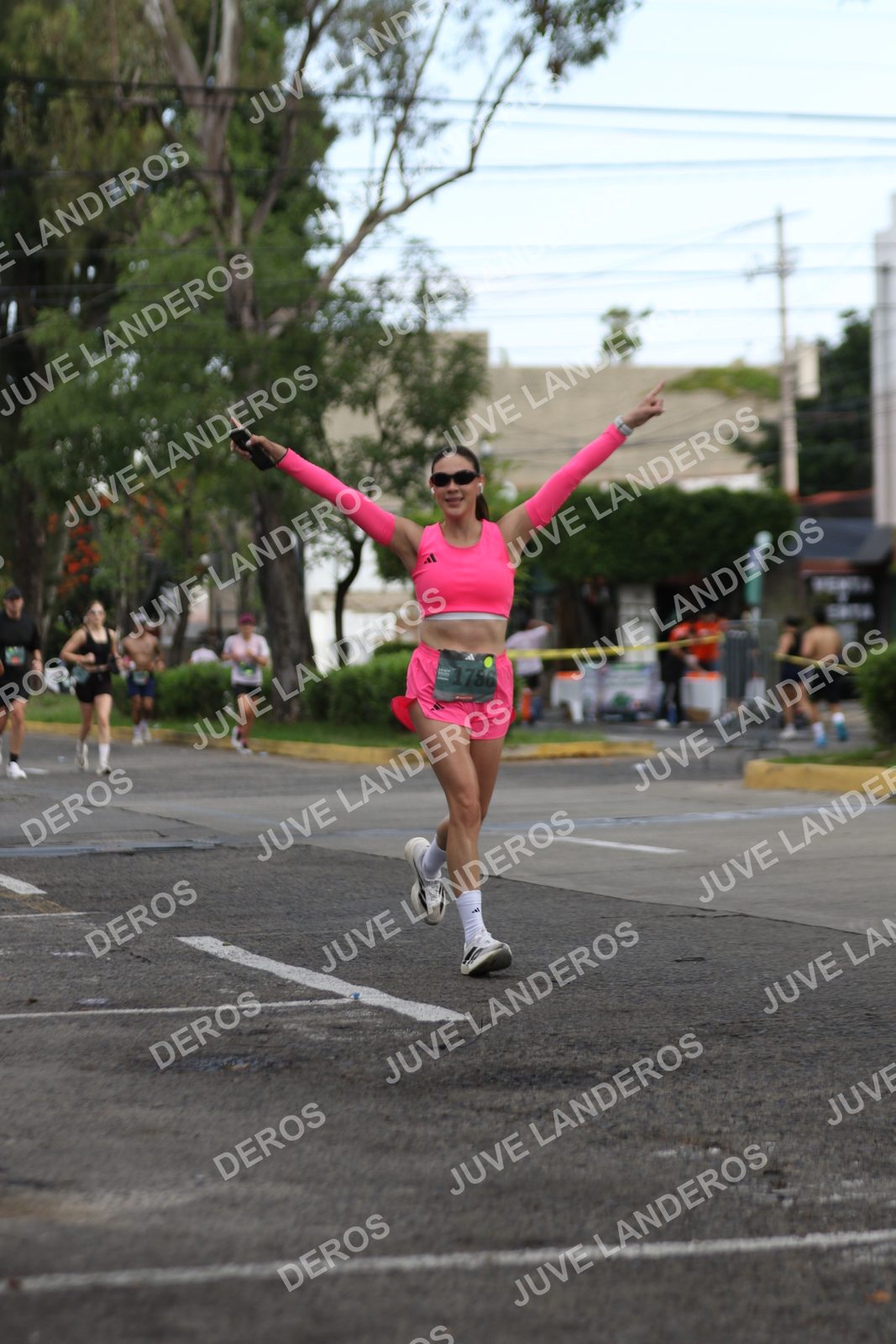 Foto de ADIDAS SPLITS GUADALAJARA 15K / 30K en Av. San Ignacio esquina Av. Ignacio L. Vallarta, Zapopan a las 09:04 · dorsal 1786