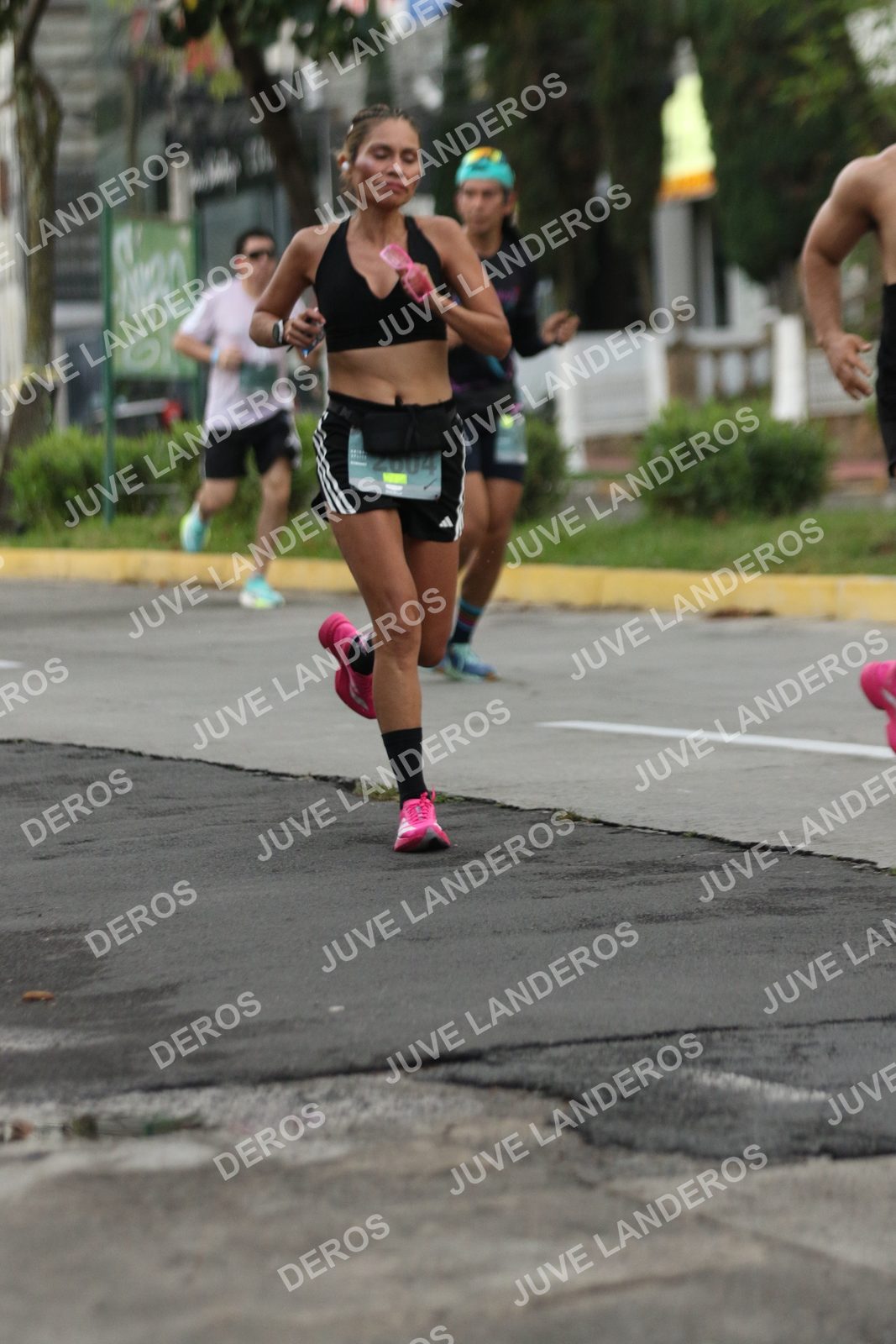 Foto de ADIDAS SPLITS GUADALAJARA 15K / 30K en Av. San Ignacio esquina Av. Ignacio L. Vallarta, Zapopan a las 06:55 · dorsal 2004